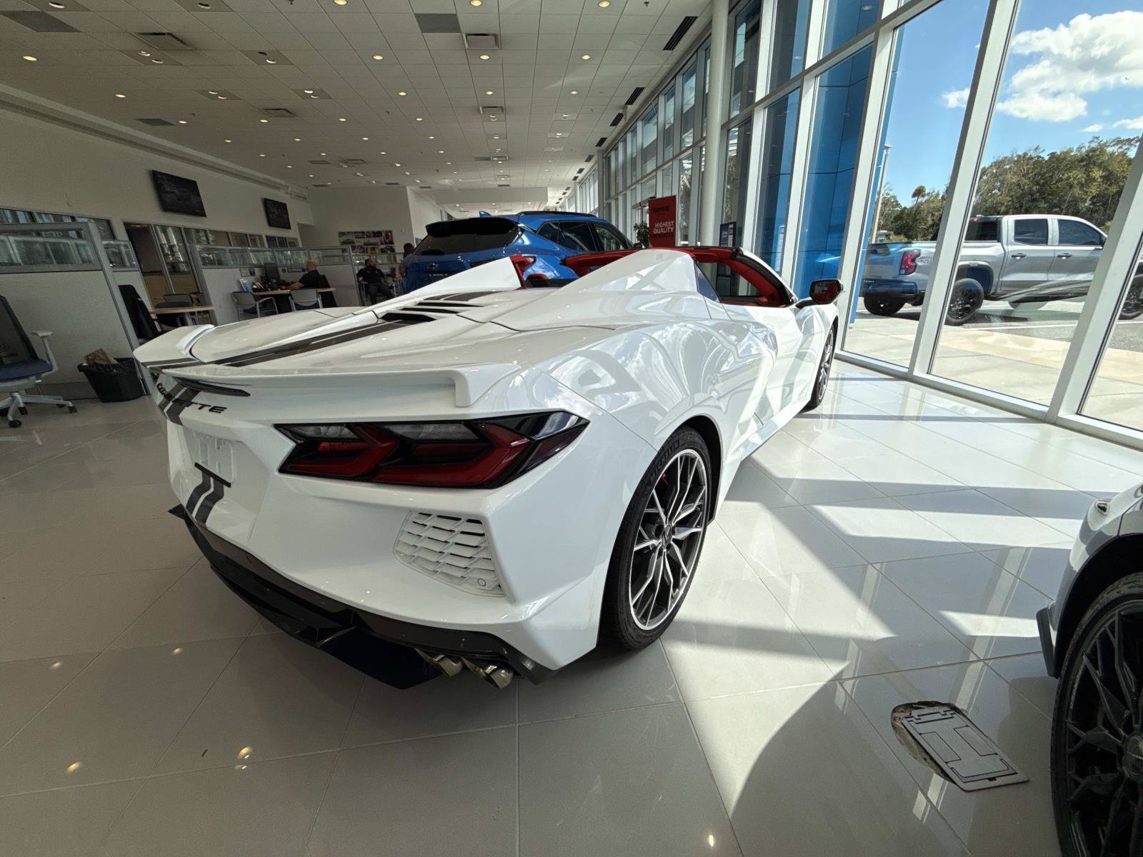 Used 2023 Chevrolet Corvette Stingray Premium Conv w/ Stealth Interior Trim Package RWD image 3