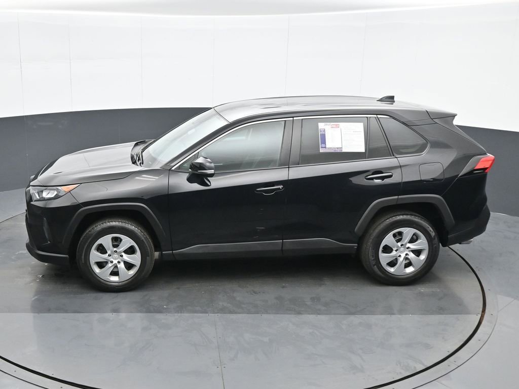 Used 2022 Toyota RAV4 LE image 18
