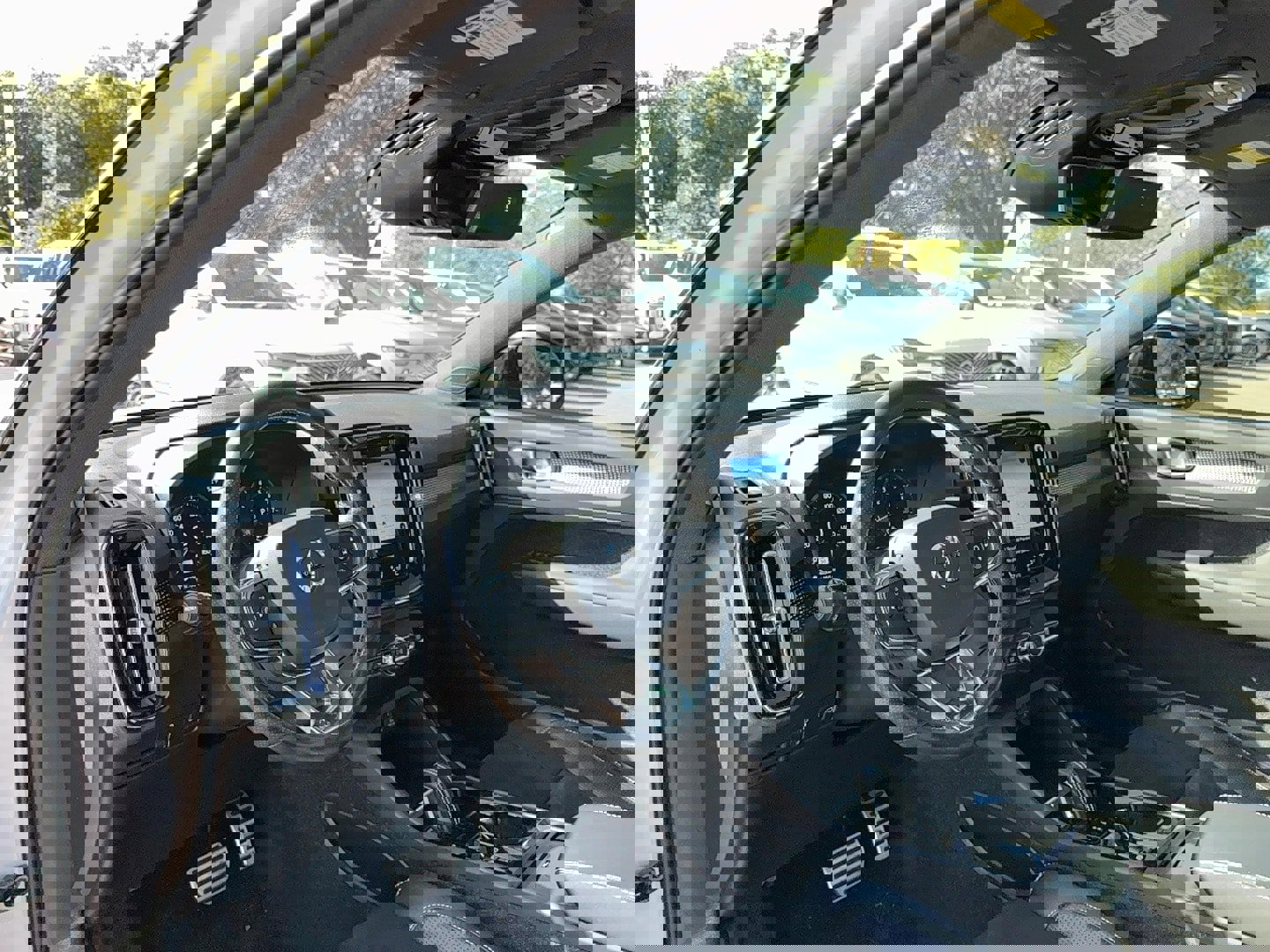 Used 2021 Volvo XC40 T5 R-Design w/ Protection Package Premier image 9