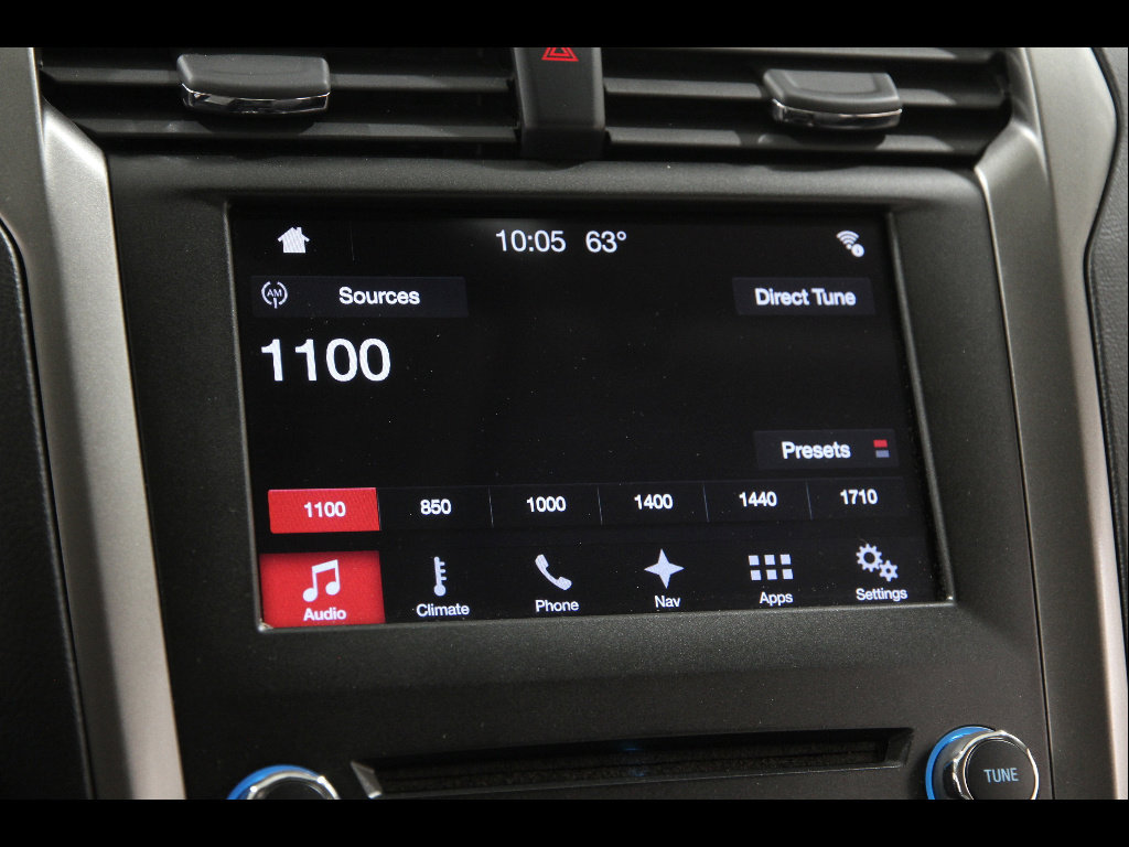 Used 2017 Ford Fusion SE w/ Fusion SE Technology Package FWD image 11