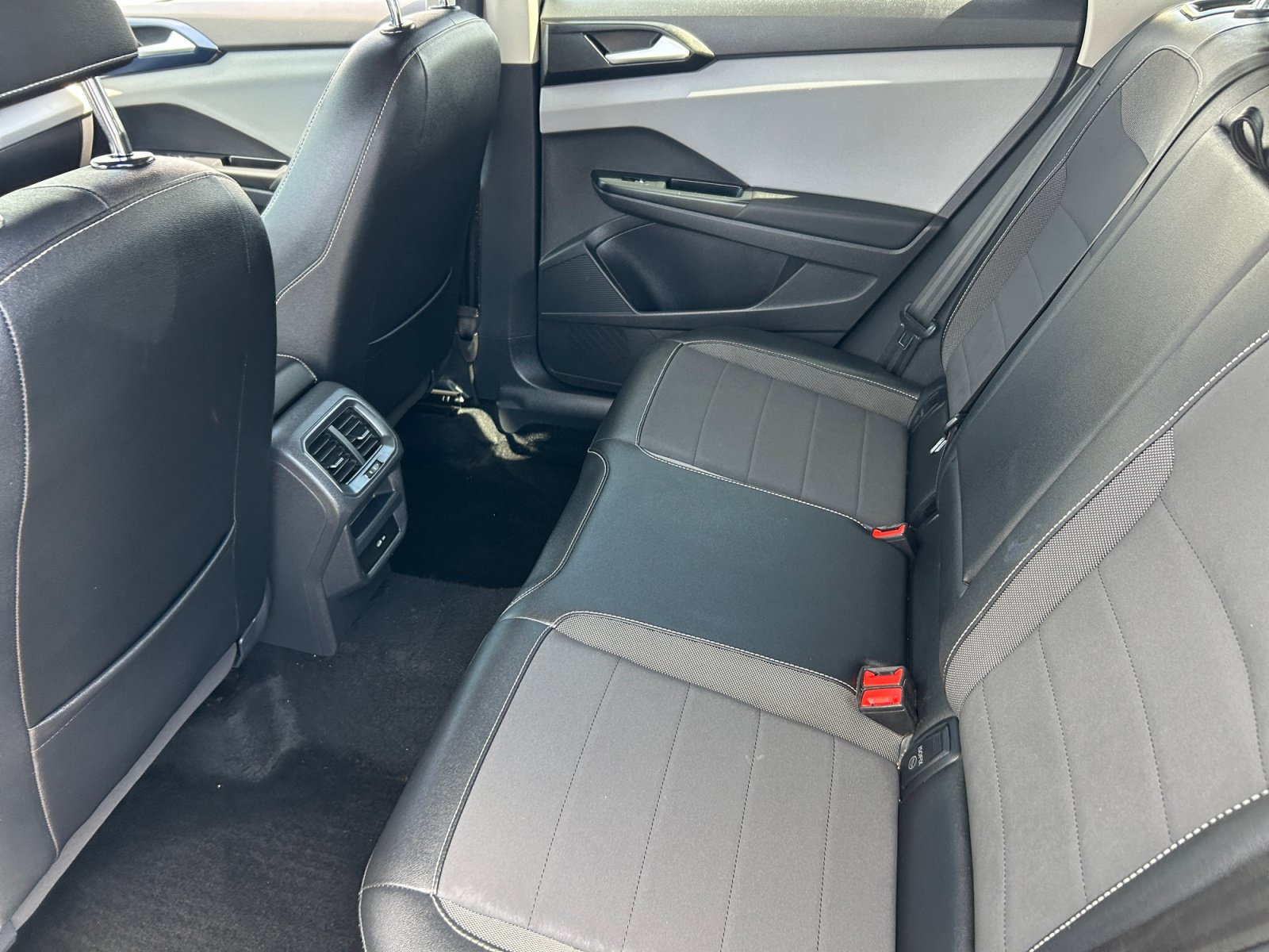 Certified 2022 Volkswagen Taos SE FWD image 17