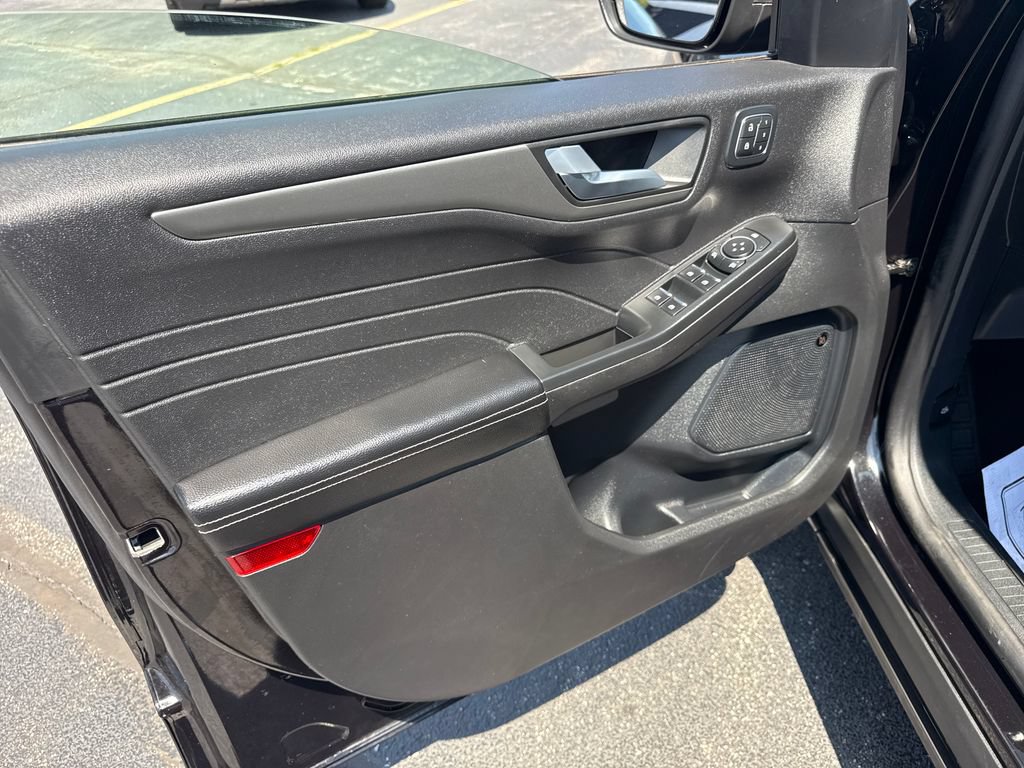 Used 2025 Ford Escape Active w/ Active Premium Tech Pack AWD/4WD image 29