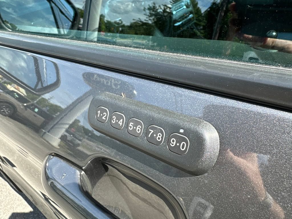 Used 2023 Ford Explorer XLT AWD/4WD image 48