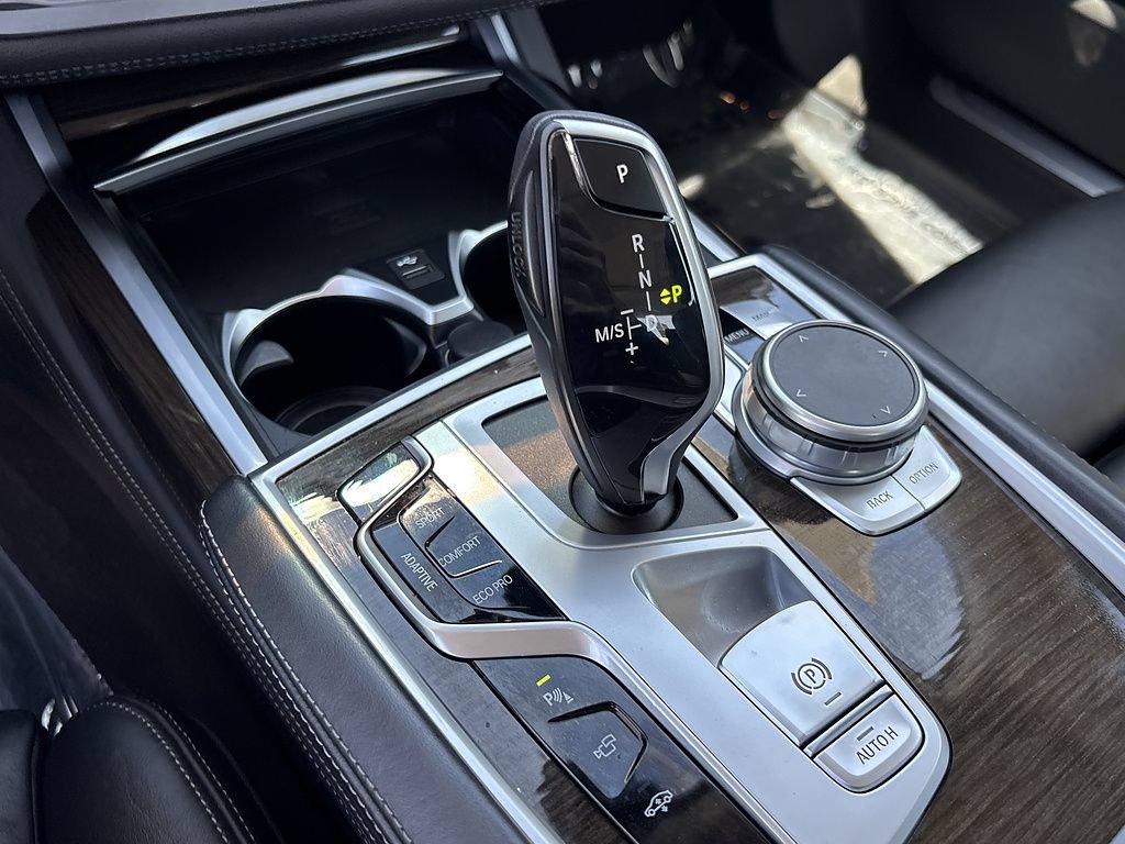 Used 2022 BMW 750i xDrive AWD/4WD image 18