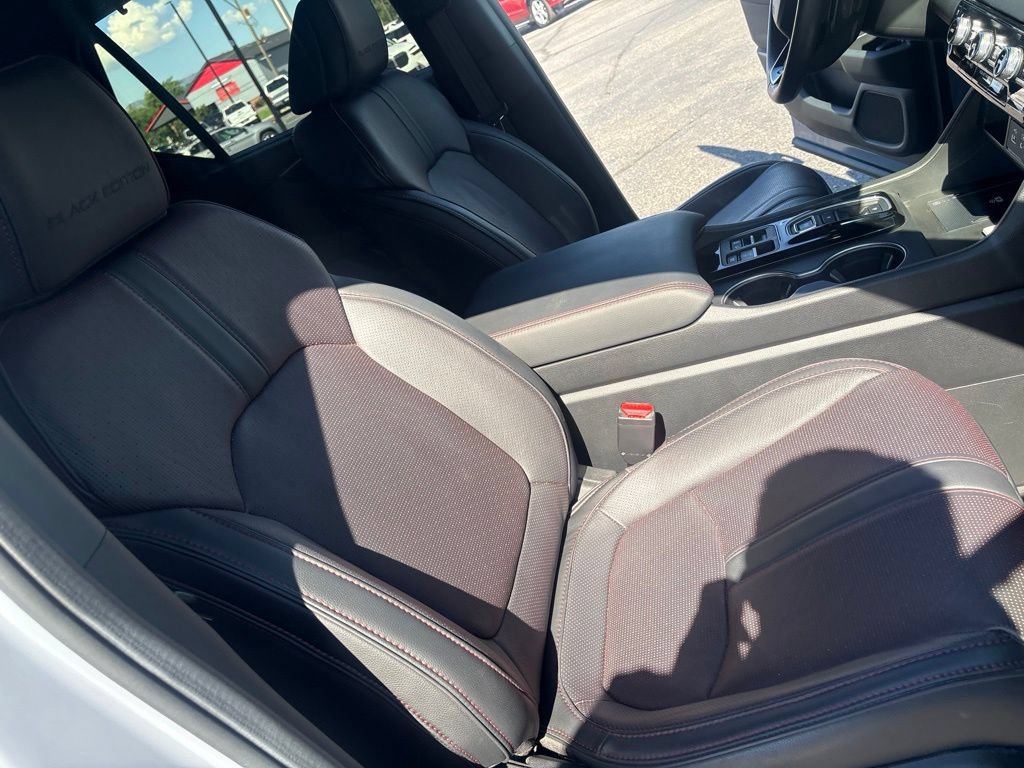 Used 2025 Honda Pilot Black Edition image 31
