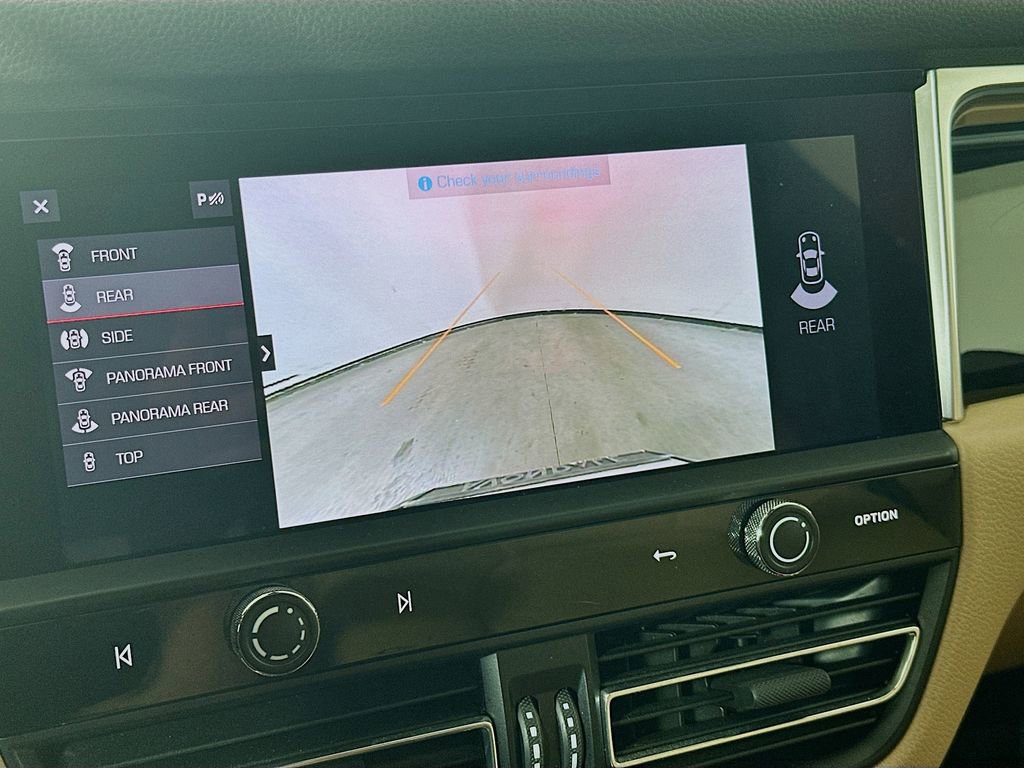 Certified 2022 Porsche Macan image 17