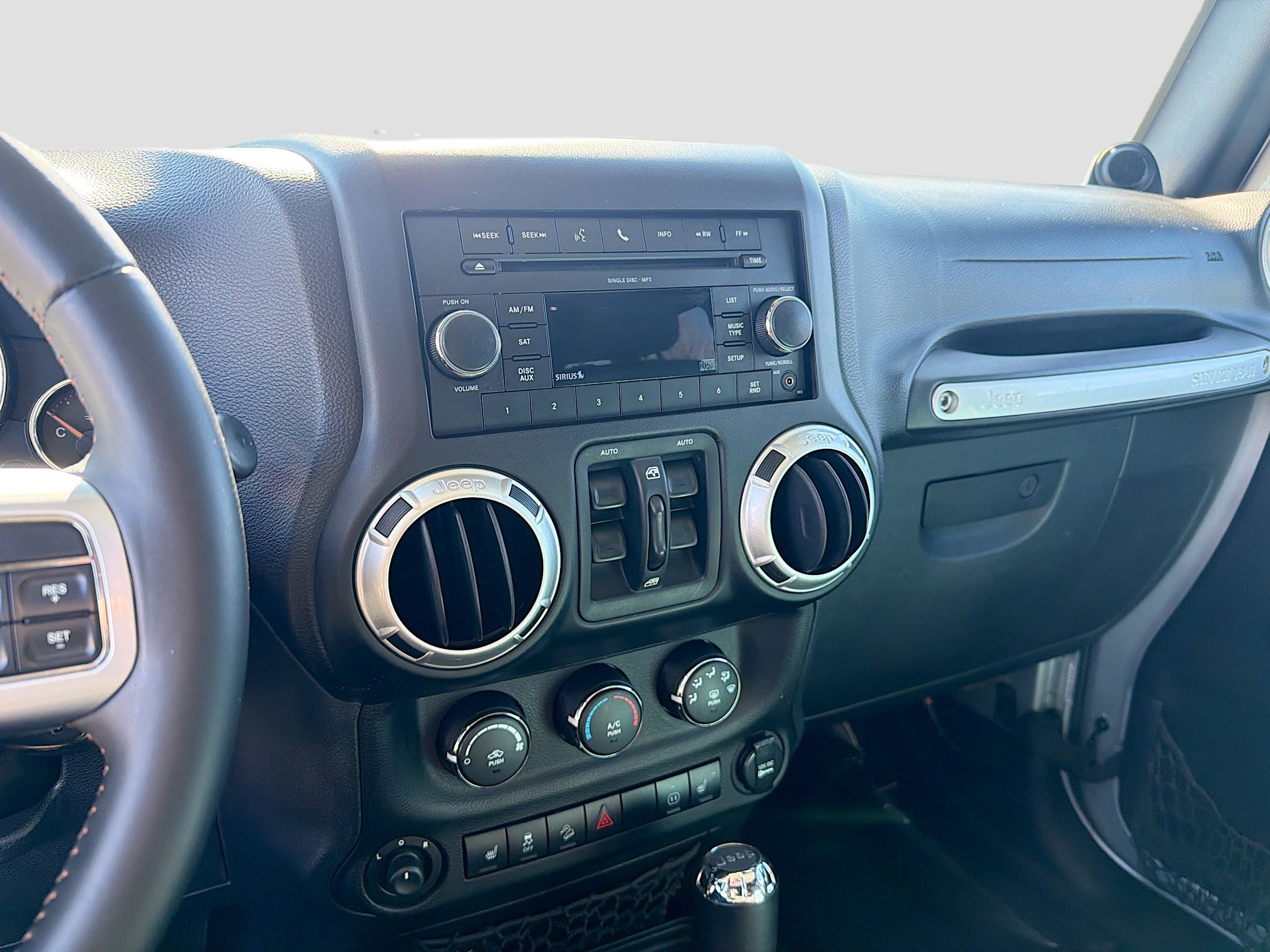 Used 2011 Jeep Wrangler 70th Anniversary w/ Connectivity Group image 10