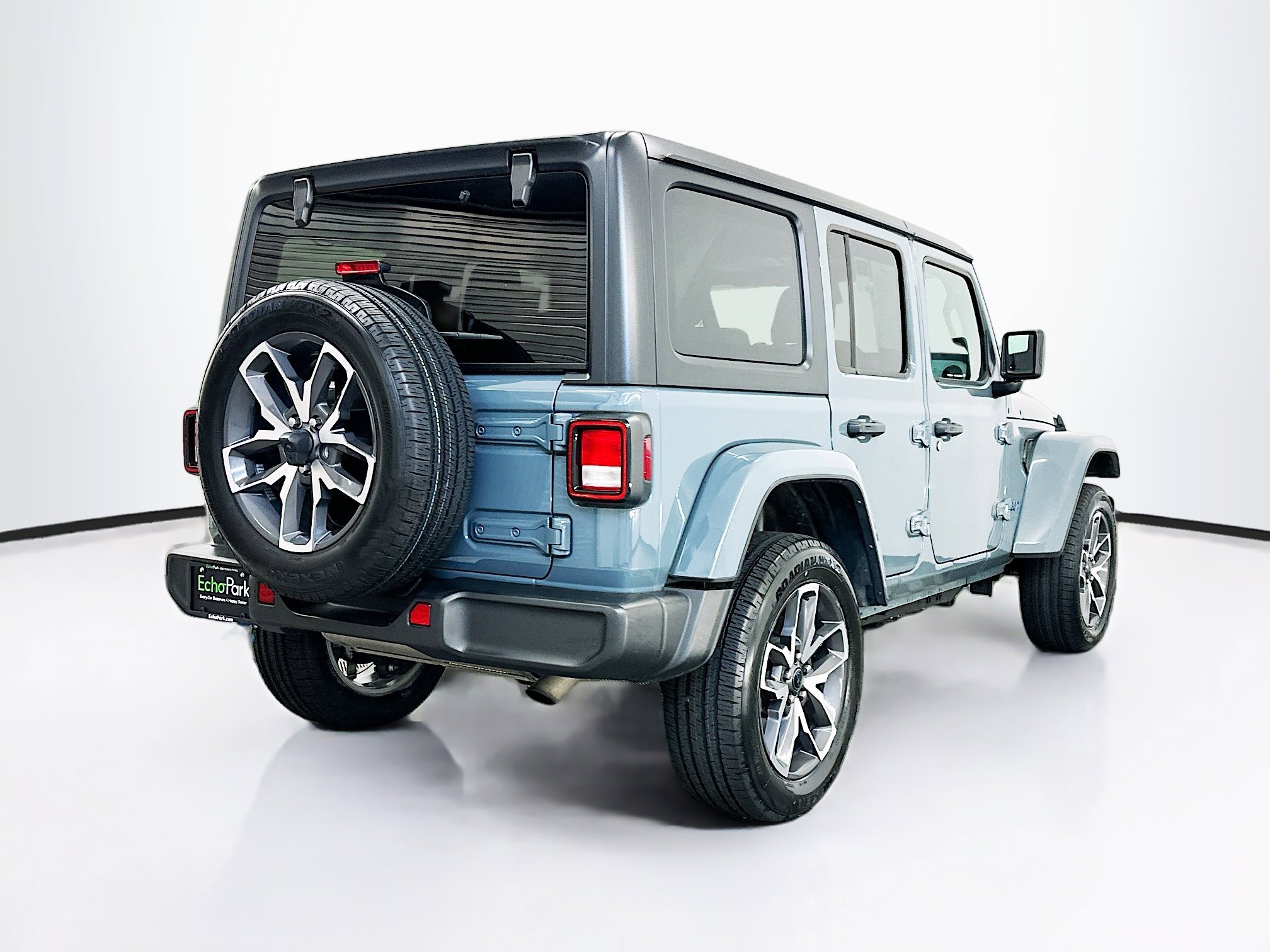 Used 2024 Jeep Wrangler Unlimited w/ Convenience Group AWD/4WD image 9