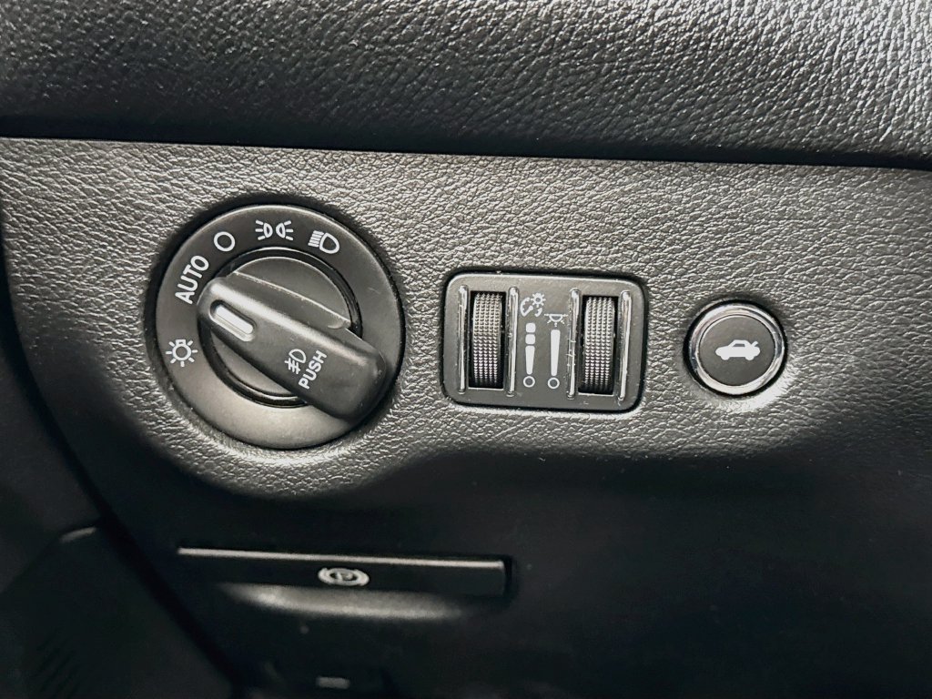 Used 2016 Dodge Challenger R/T w/ Driver Convenience Group RWD image 16