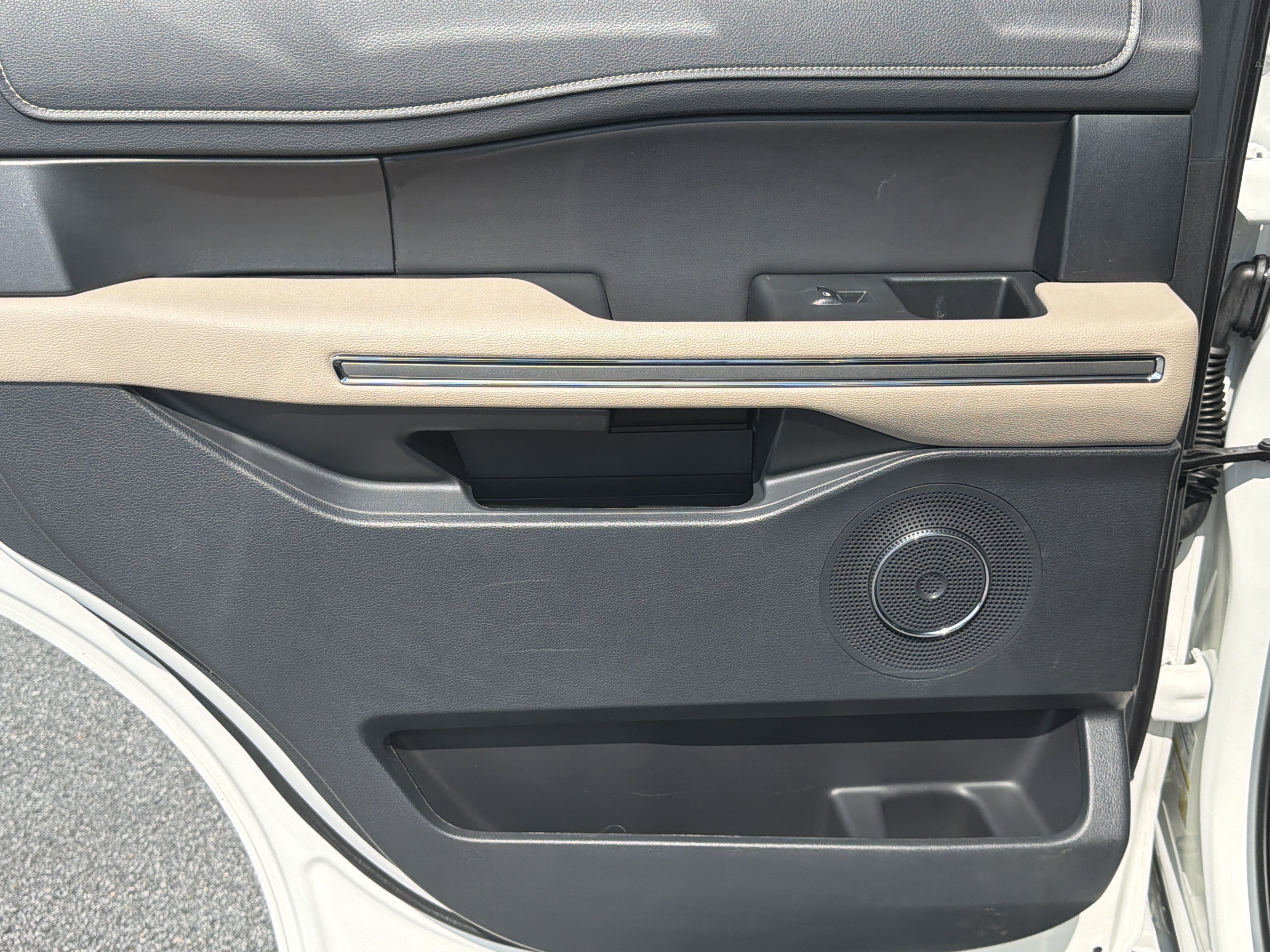 Used 2022 Ford Expedition XLT AWD/4WD image 27