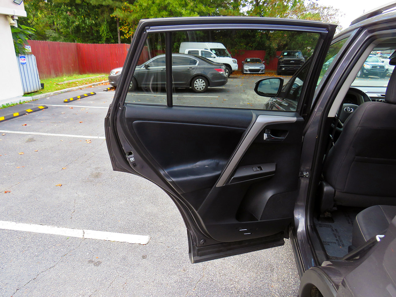 Used 2018 Toyota RAV4 XLE image 15