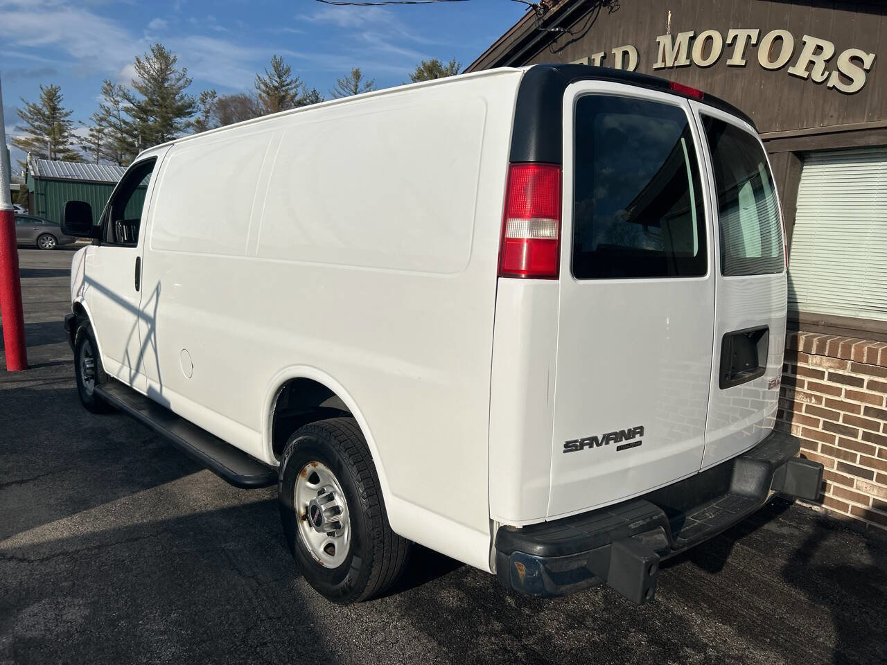 Used 2015 GMC Savana 2500 RWD image 2