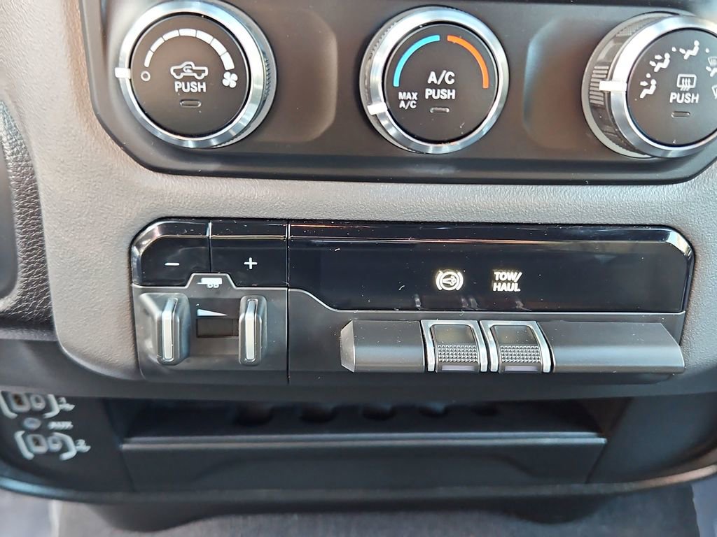 Used 2024 RAM 2500 Big Horn AWD/4WD image 19
