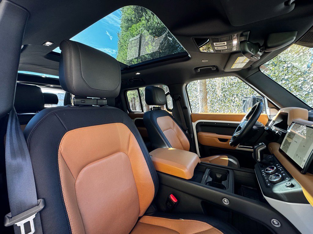 Used 2023 Land Rover Defender 130 X-Dynamic SE image 26