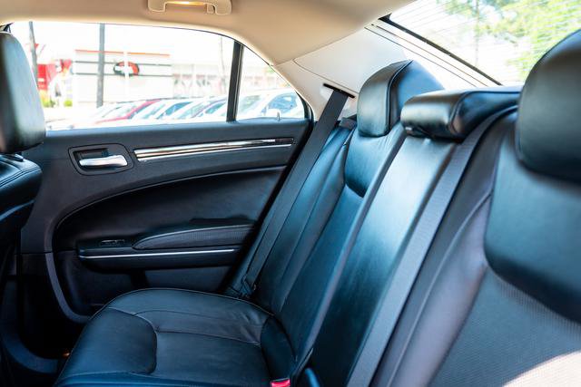 Used 2017 Chrysler 300 C RWD image 26