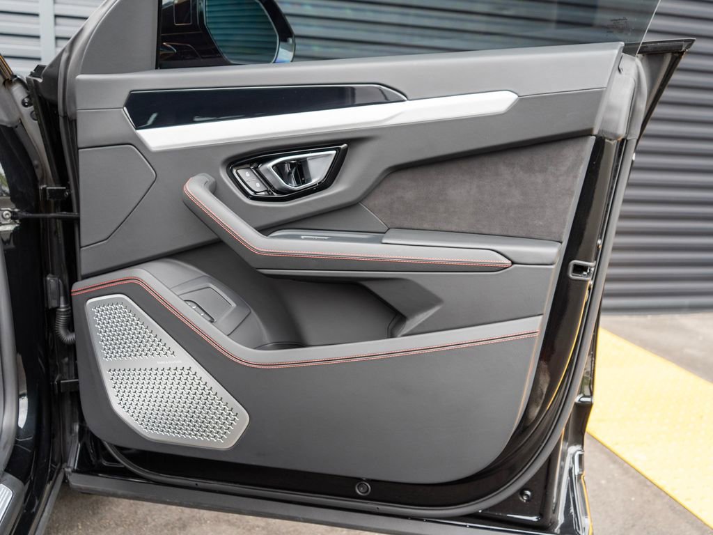 Used 2021 Lamborghini Urus image 27