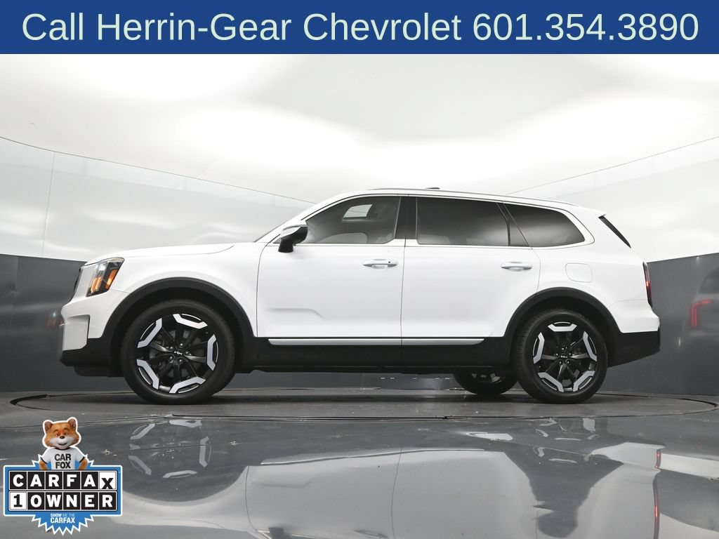Used 2024 Kia Telluride EX w/ EX Captain's Chair Package FWD image 39