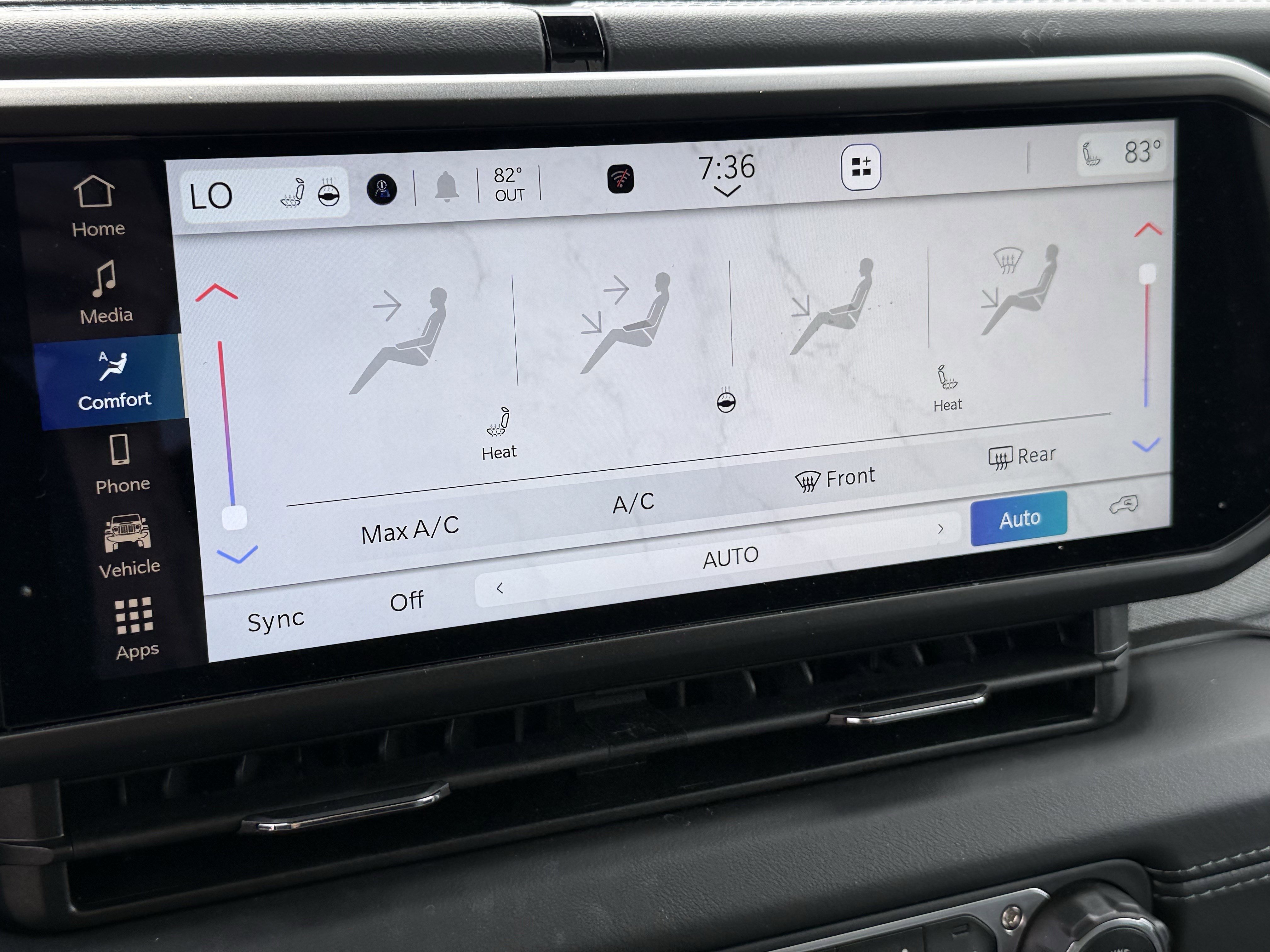 Used 2025 Jeep Wrangler Sahara image 21