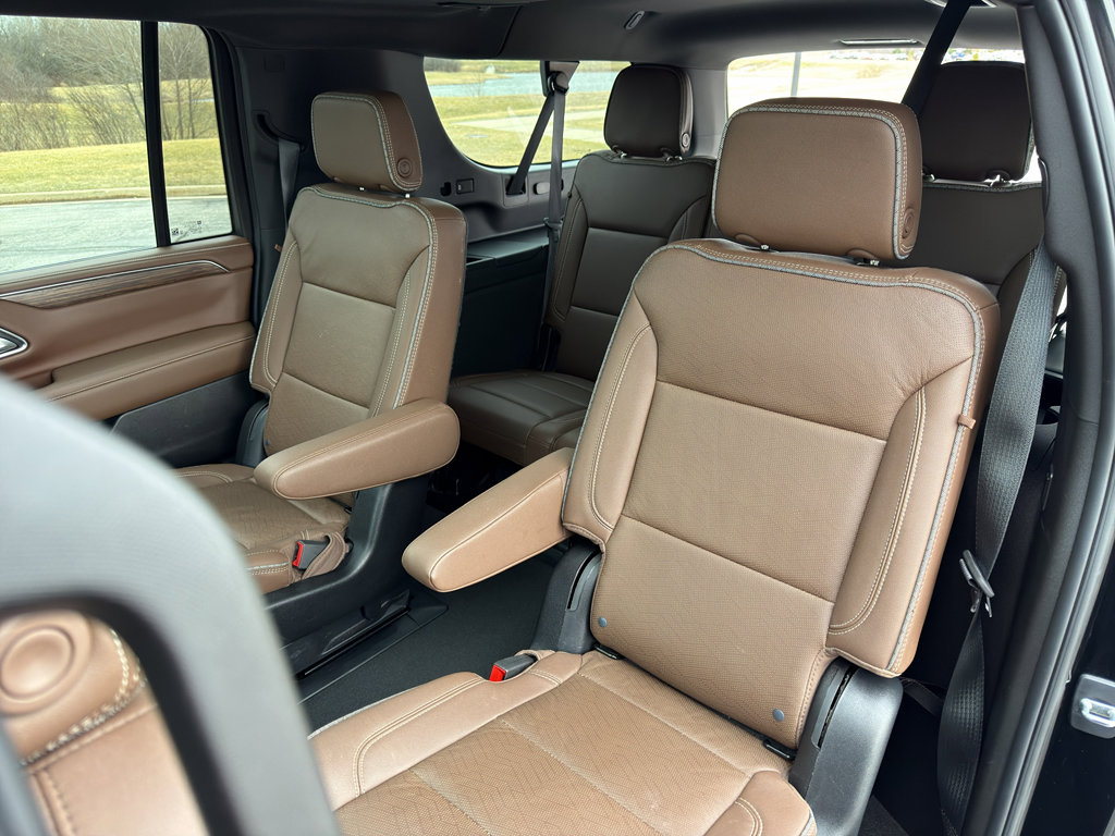 Used 2023 Chevrolet Suburban High Country image 39