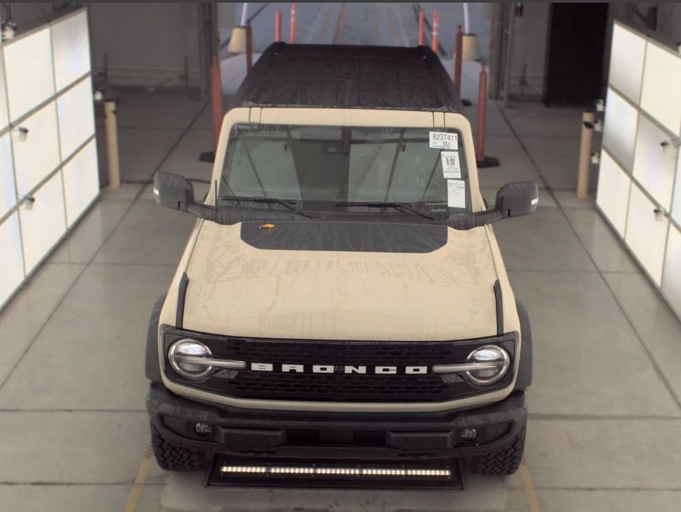 Used 2025 Ford Bronco Outer Banks AWD/4WD image 3