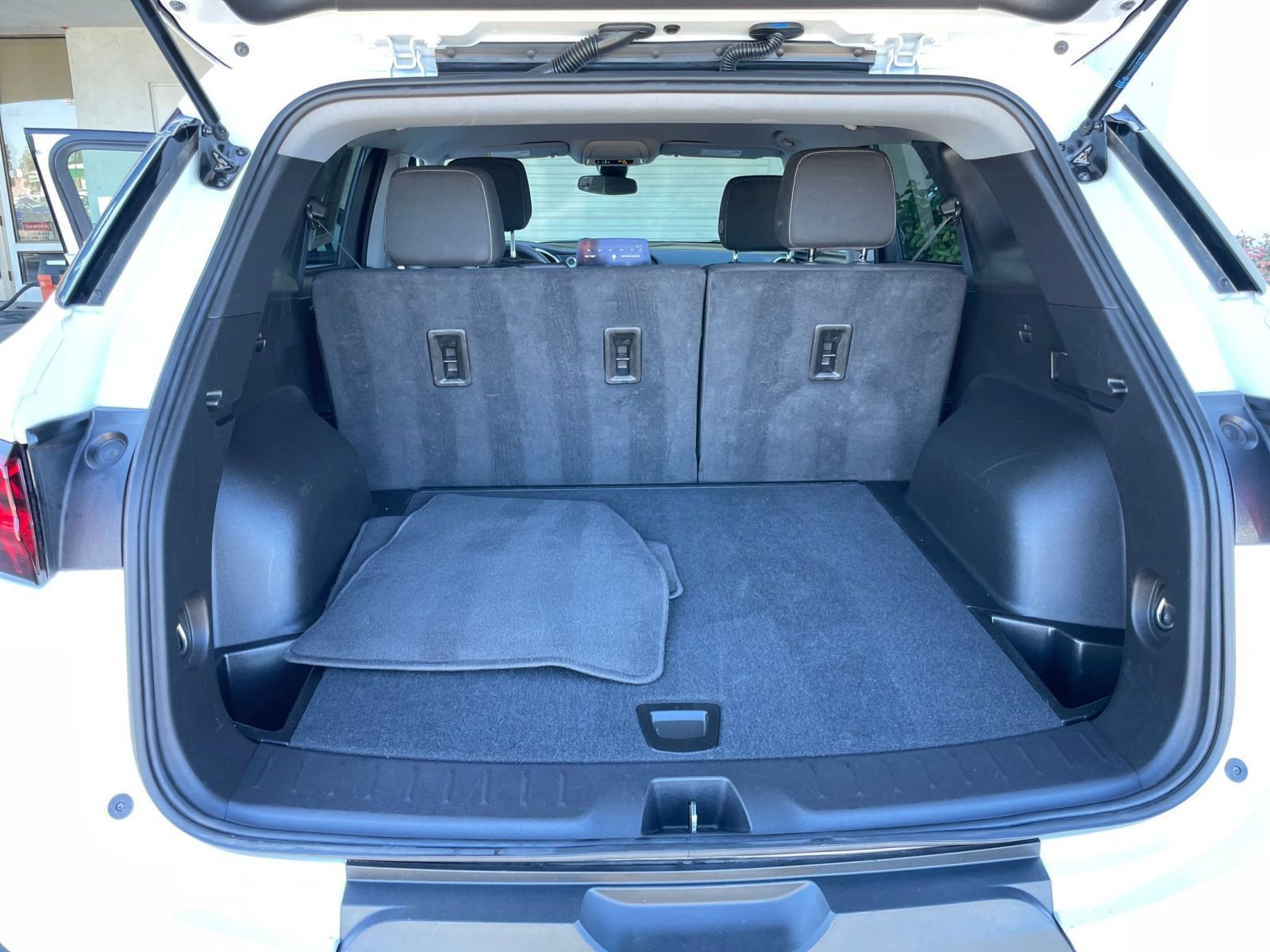 Used 2025 Chevrolet Blazer LT image 32