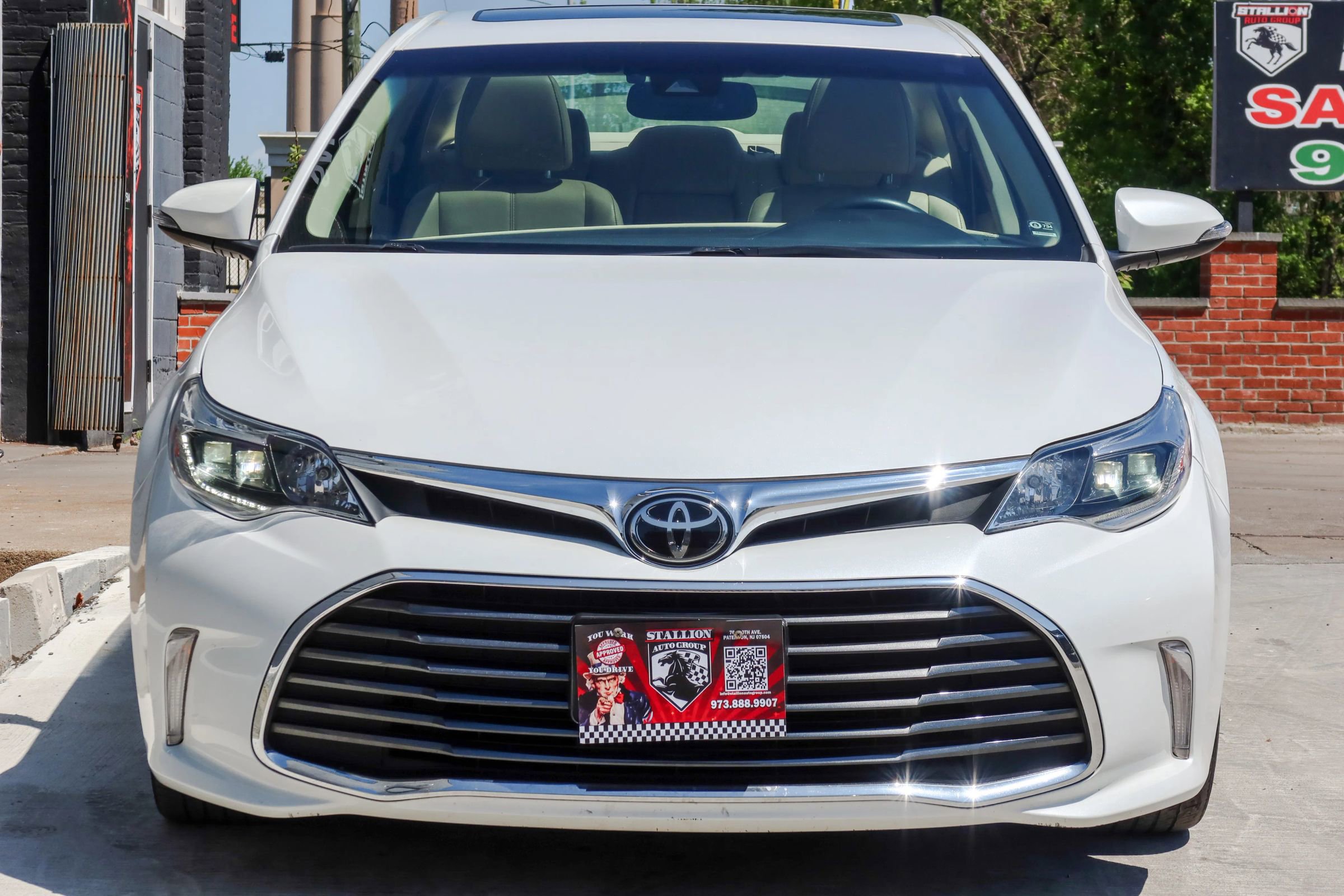 Used 2016 Toyota Avalon Limited w/ Toyota Safety Sense Package FWD image 2
