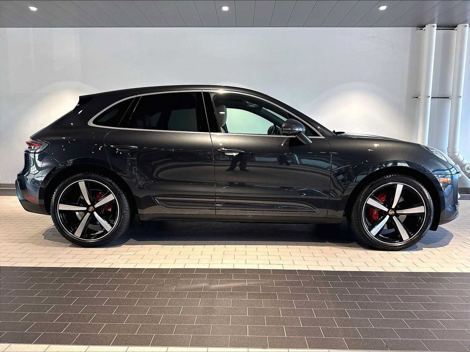 Used 2025 Porsche Macan S AWD/4WD image 11