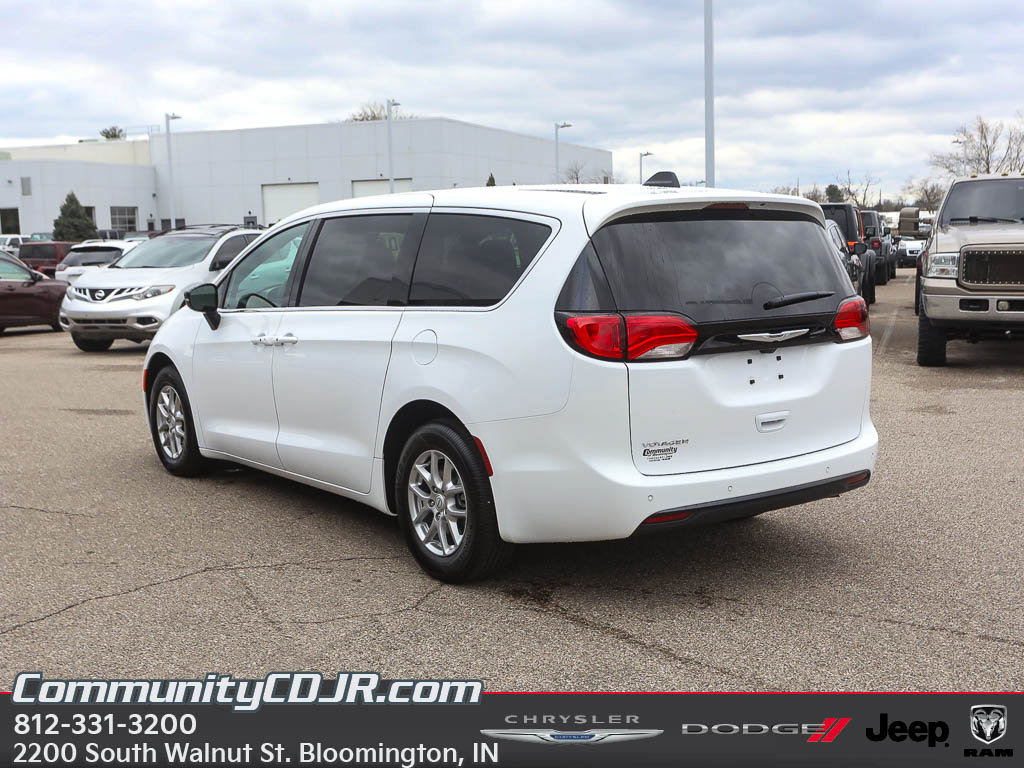New 2026 Chrysler Voyager LX FWD image 5