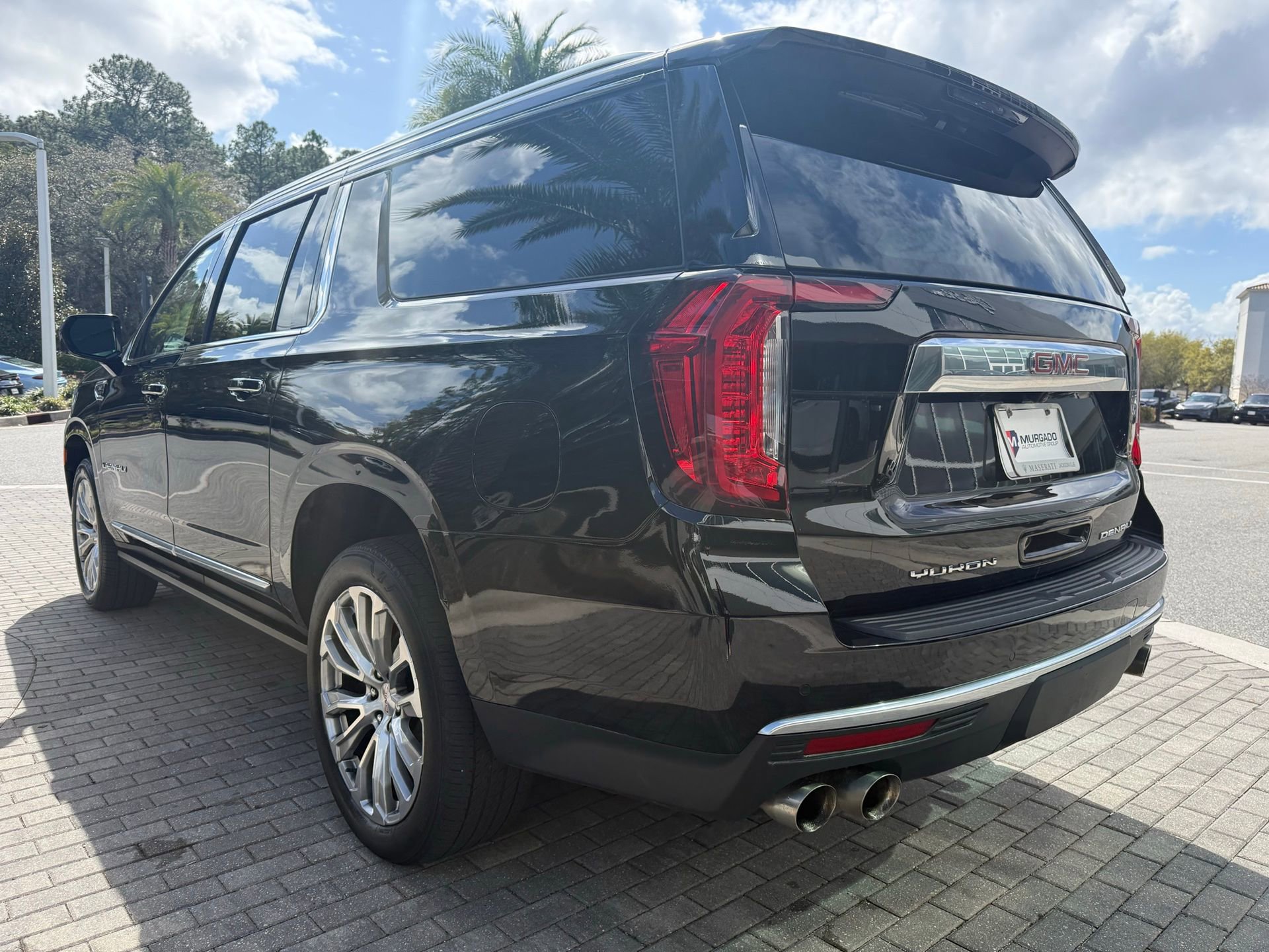 Used 2023 GMC Yukon XL Denali image 10