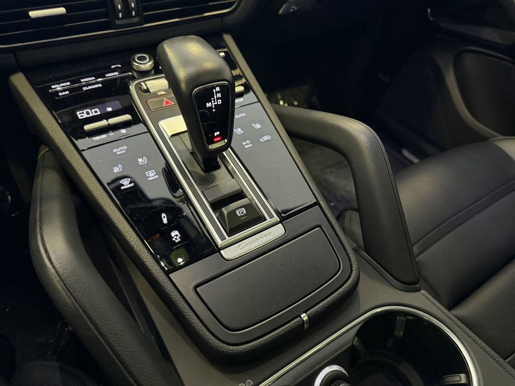 Used 2023 Porsche Cayenne Platinum Edition image 18