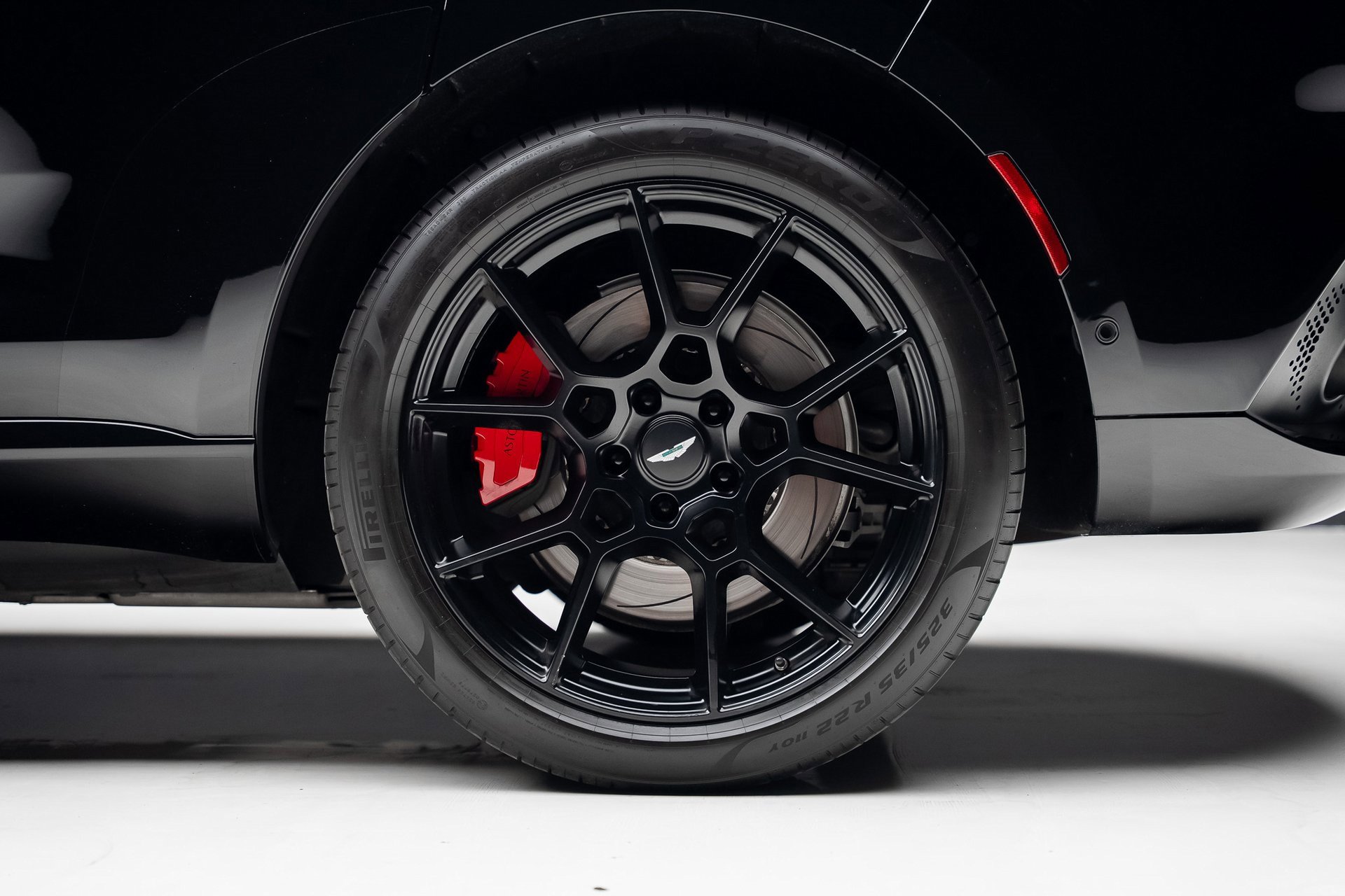 Used 2021 Aston Martin DBX image 21