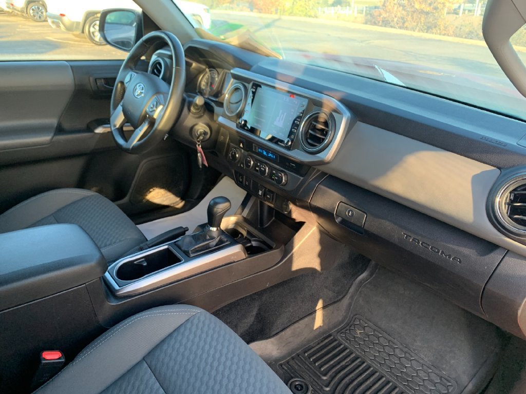 Used 2022 Toyota Tacoma SR5 w/ Technology Package AWD/4WD image 18