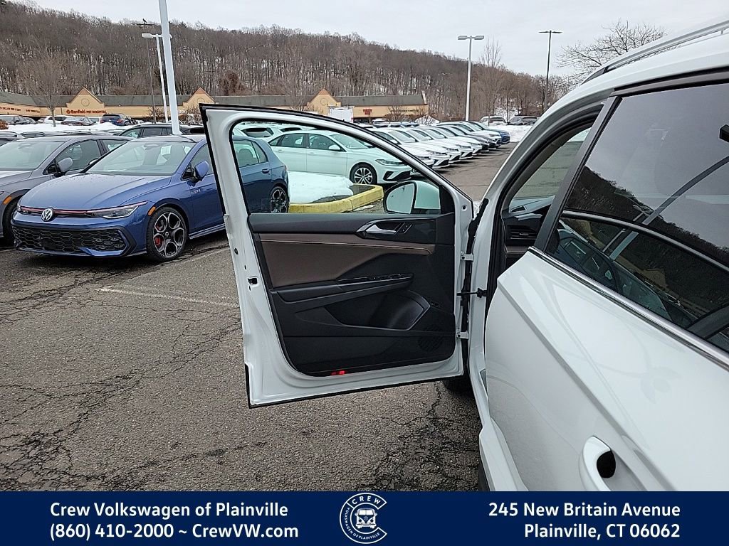 Certified 2022 Volkswagen Taos SEL image 37