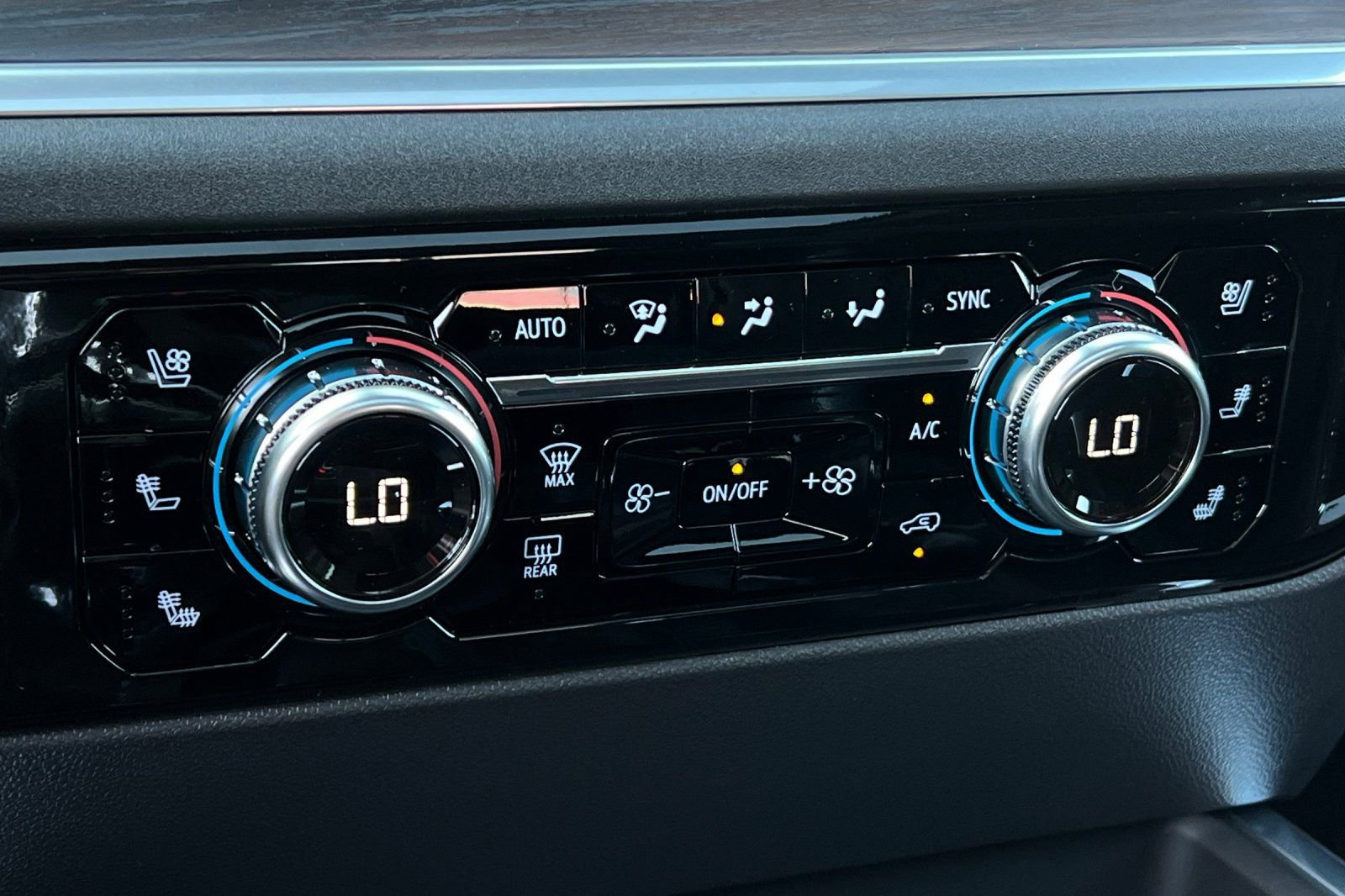 New 2026 GMC Sierra 1500 SLT w/ SLT Premium Plus Package image 19