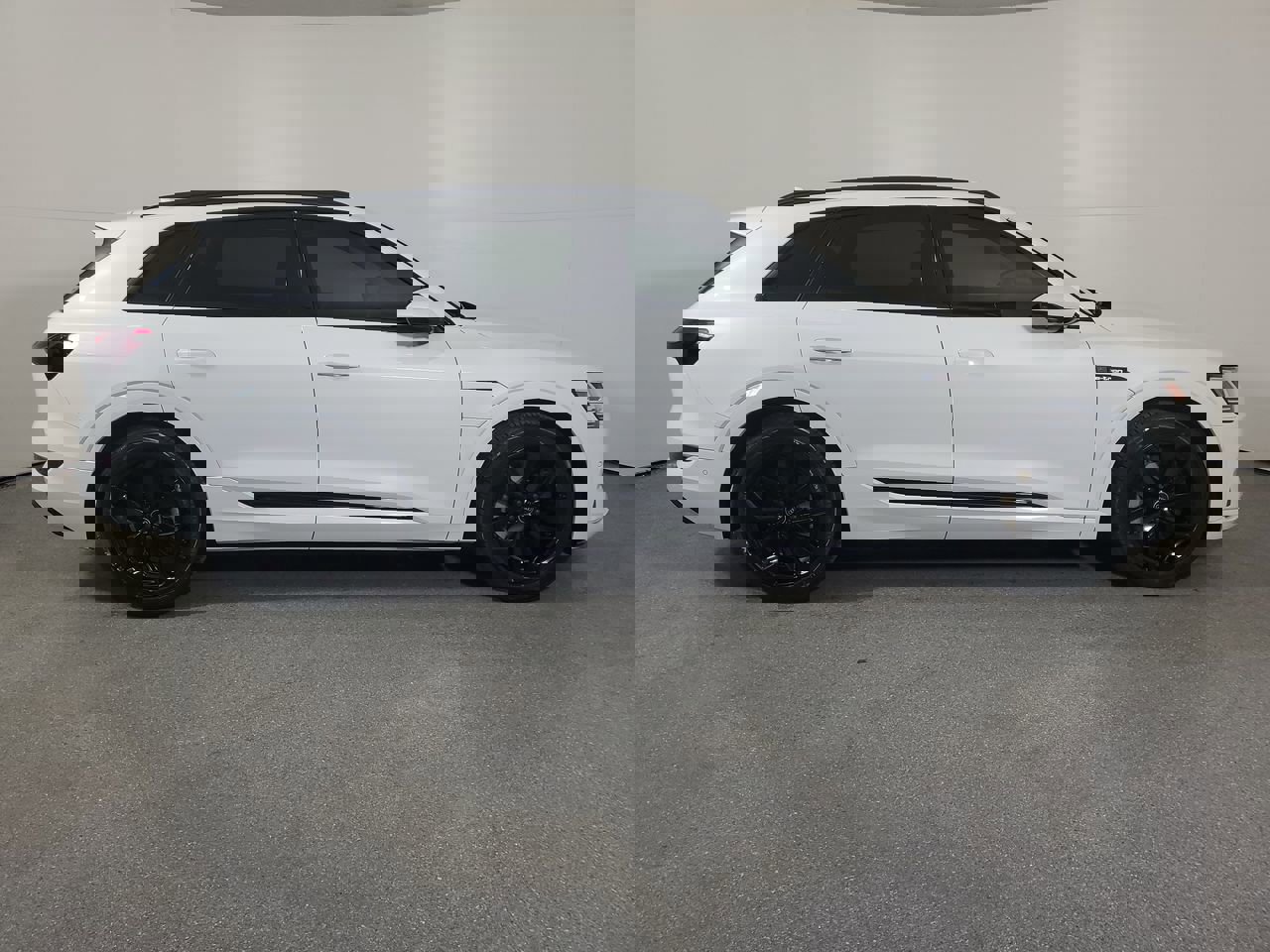 Certified 2021 Audi e-tron Premium Plus w/ Premium Plus Package image 38