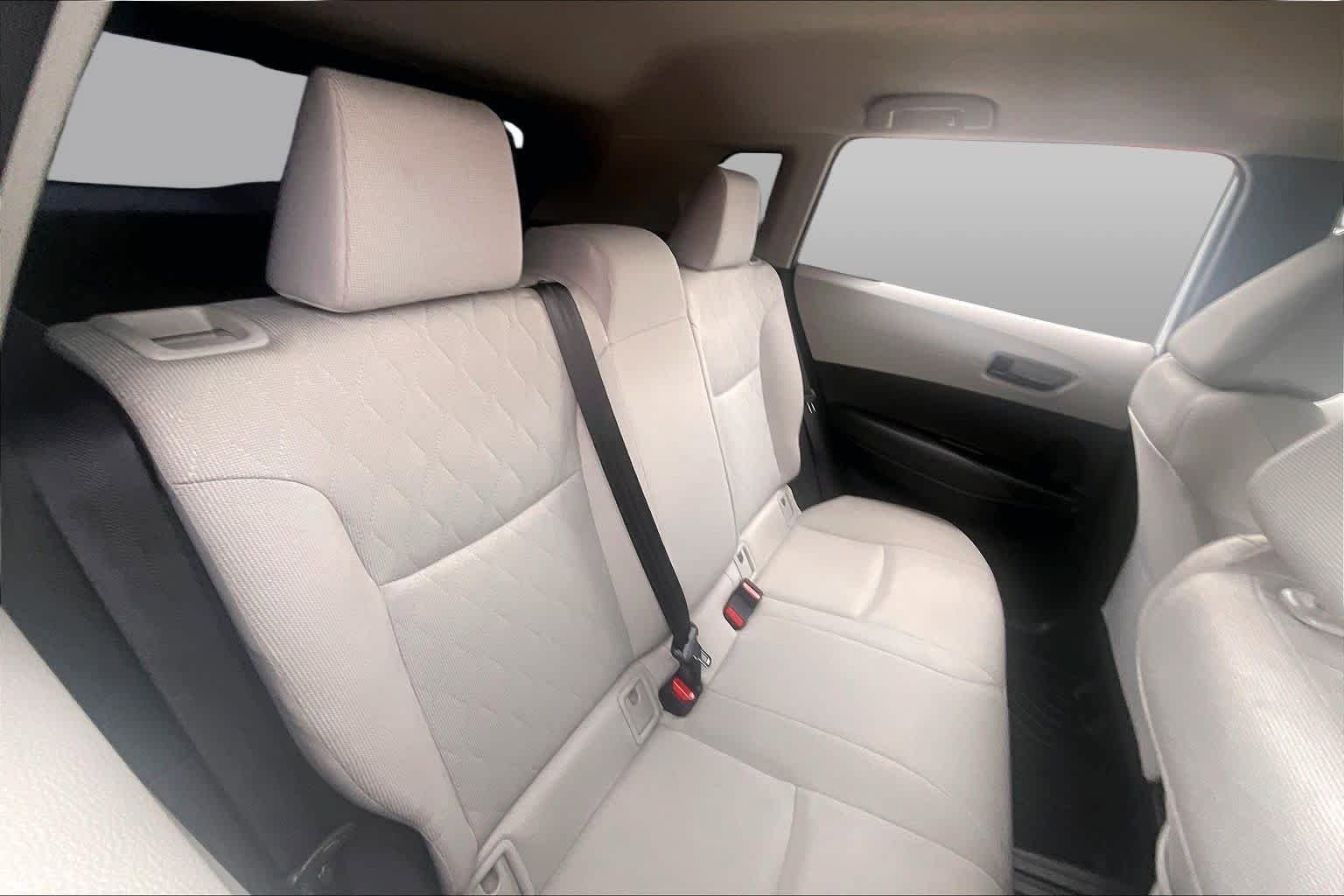 Used 2025 Toyota Corolla Cross LE FWD image 17