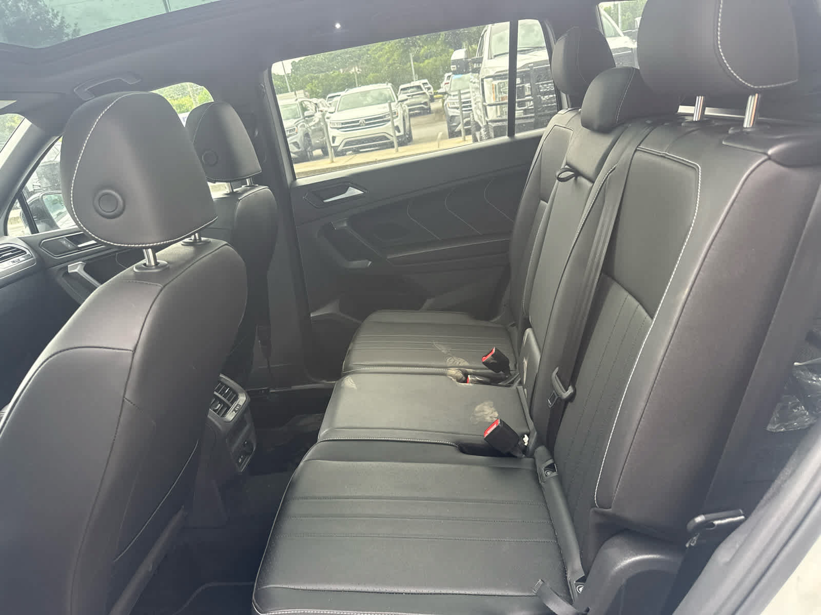 Certified 2023 Volkswagen Tiguan SE R-Line FWD image 22