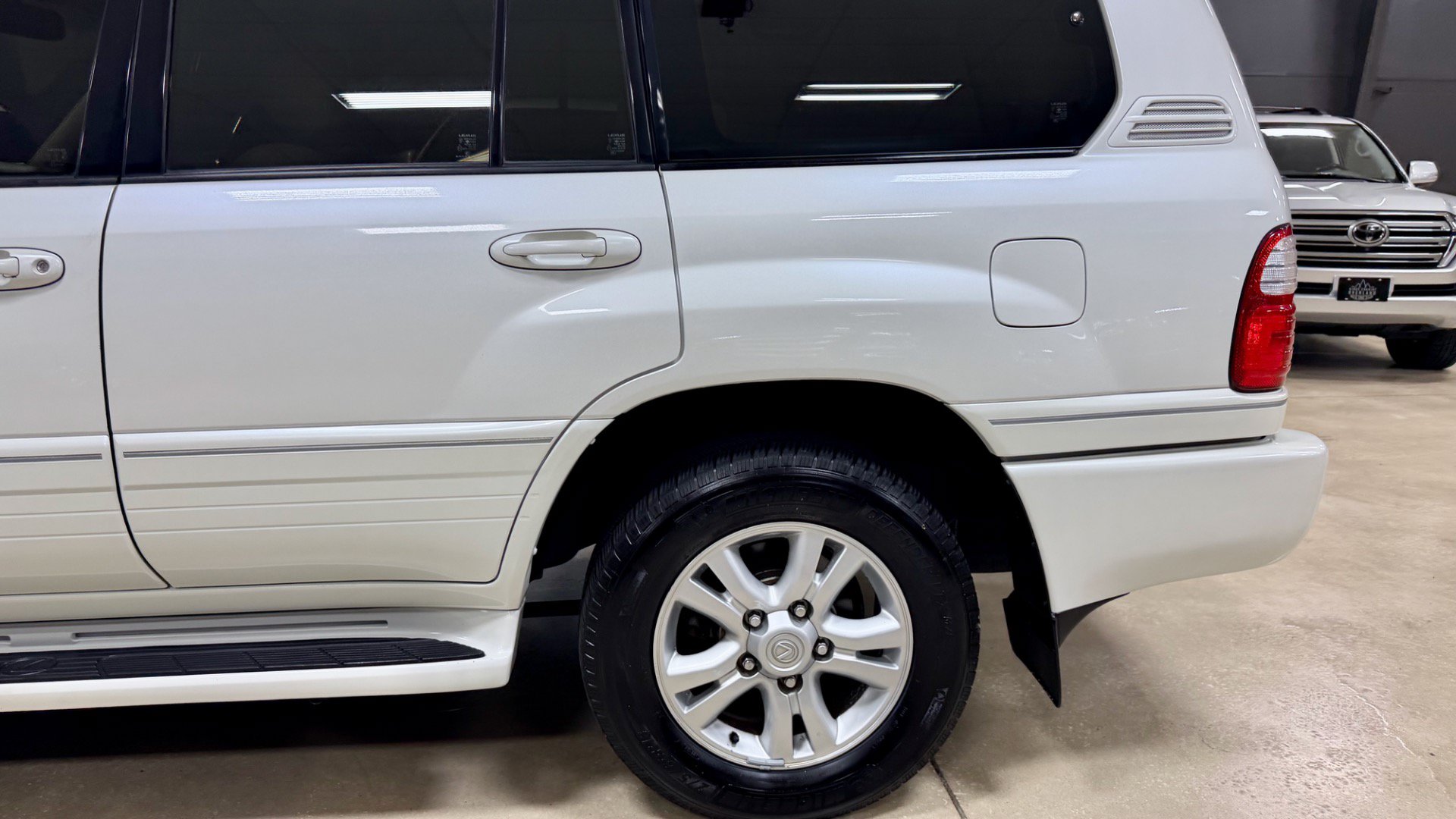 Used 2003 Lexus LX 470 4WD image 14
