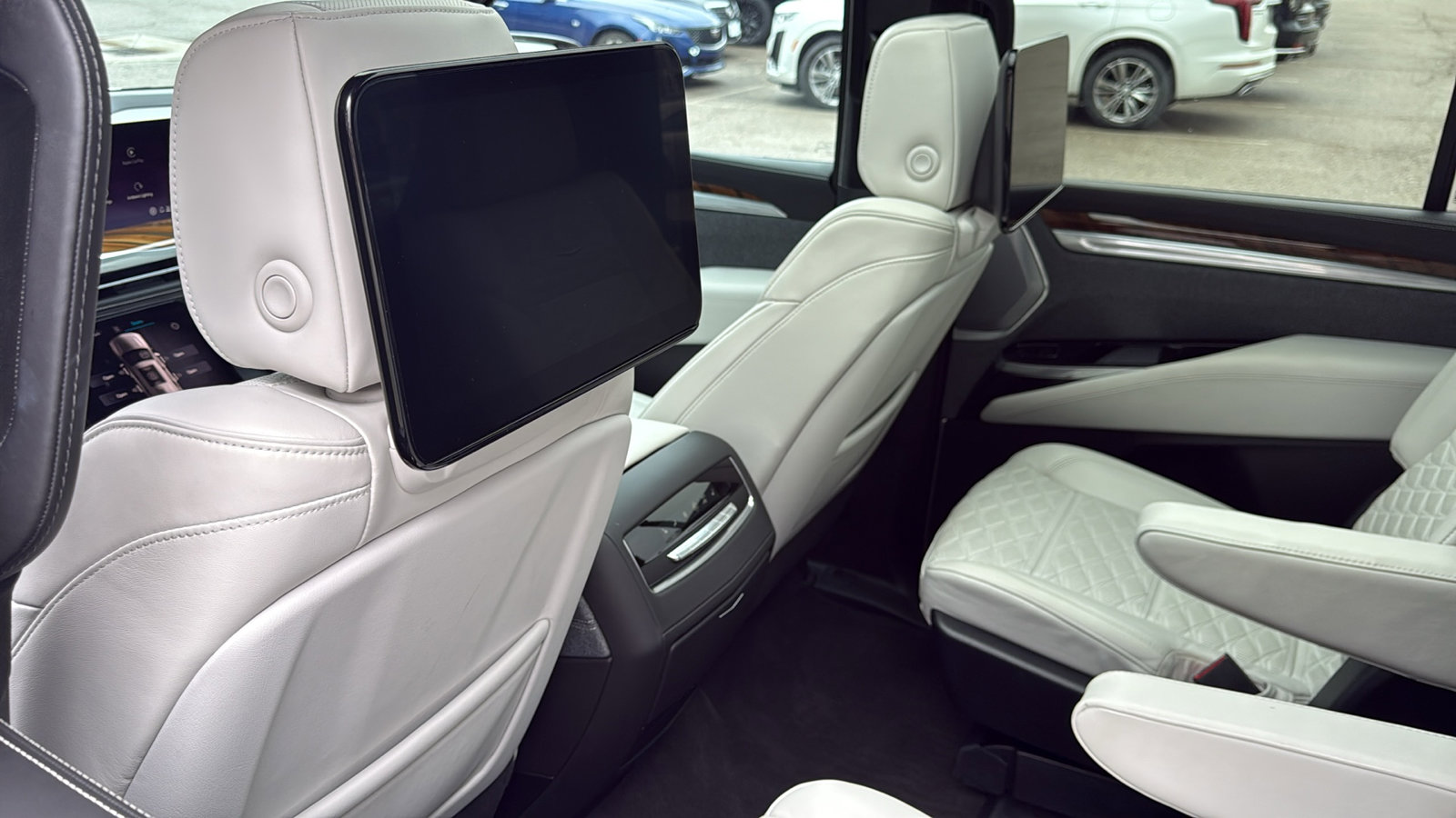 Used 2025 Cadillac Escalade Premium Luxury Platinum image 31