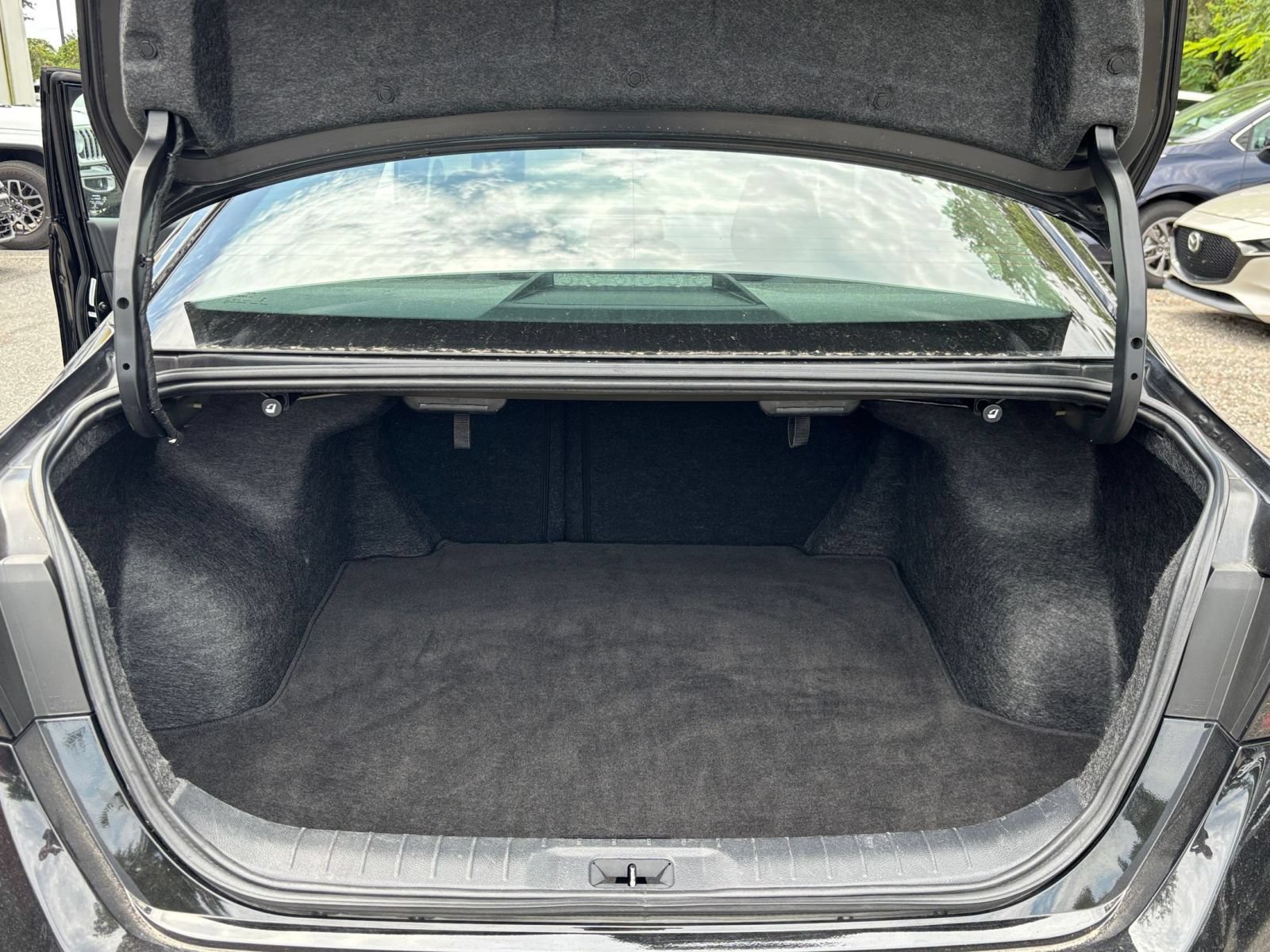 Used 2025 Nissan Altima 2.5 SV FWD image 26