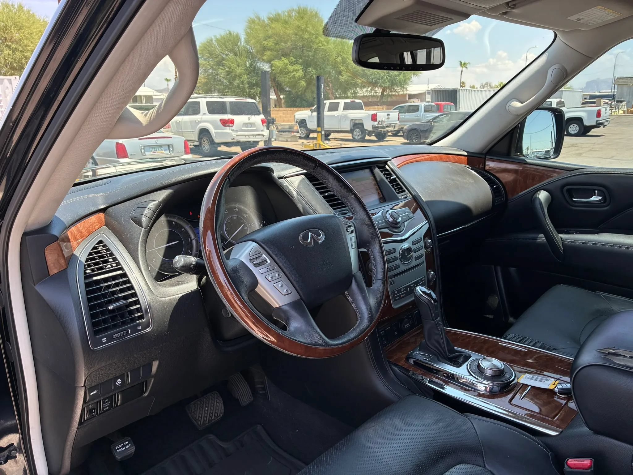 Used 2019 INFINITI QX80 Luxe w/ All-Season Package AWD/4WD image 15