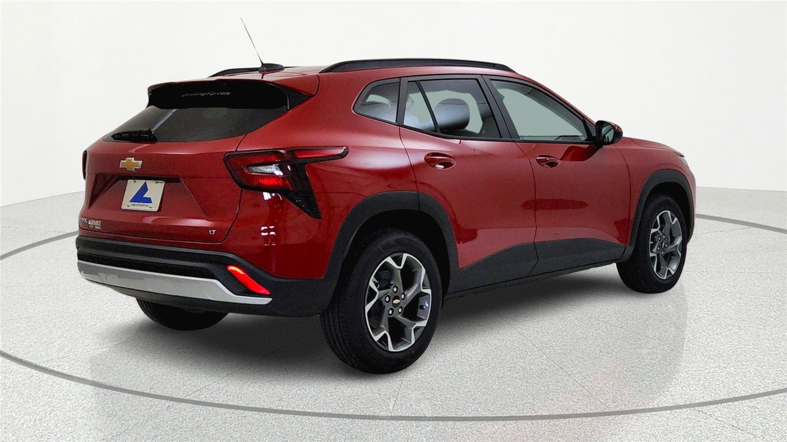 Used 2026 Chevrolet Trax LT w/ LT Convenience Package FWD image 4