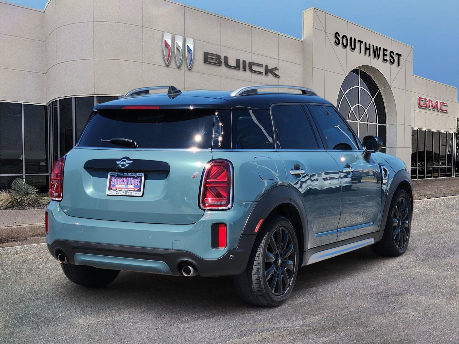 Used 2022 MINI Cooper Countryman S w/ Signature Upholstery Package image 5