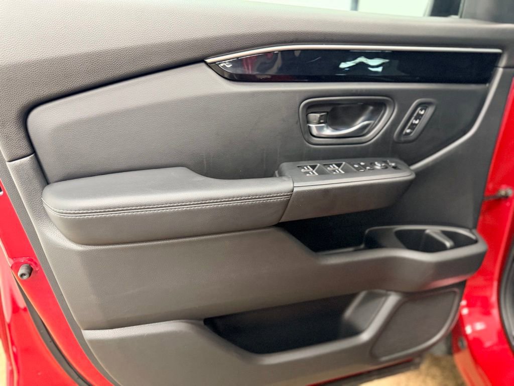 Used 2023 Honda Pilot Touring image 11