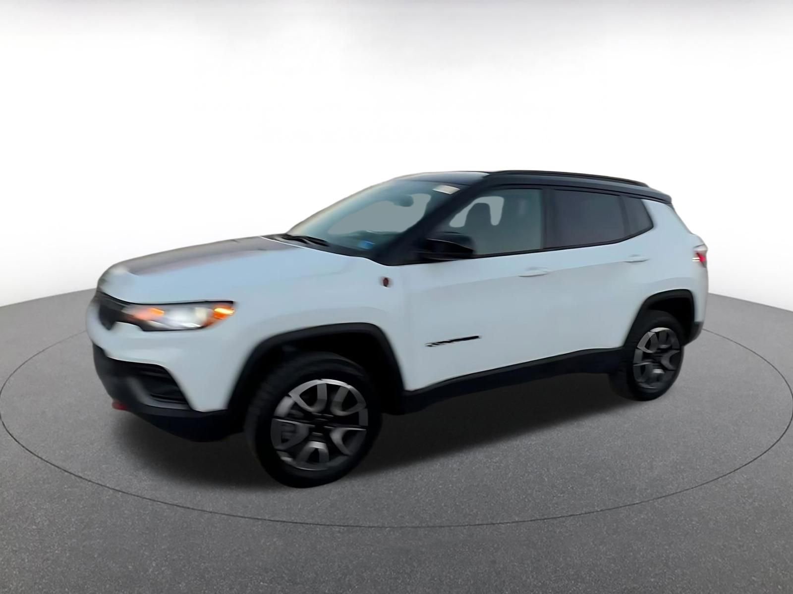 Used 2025 Jeep Compass Trailhawk image 8