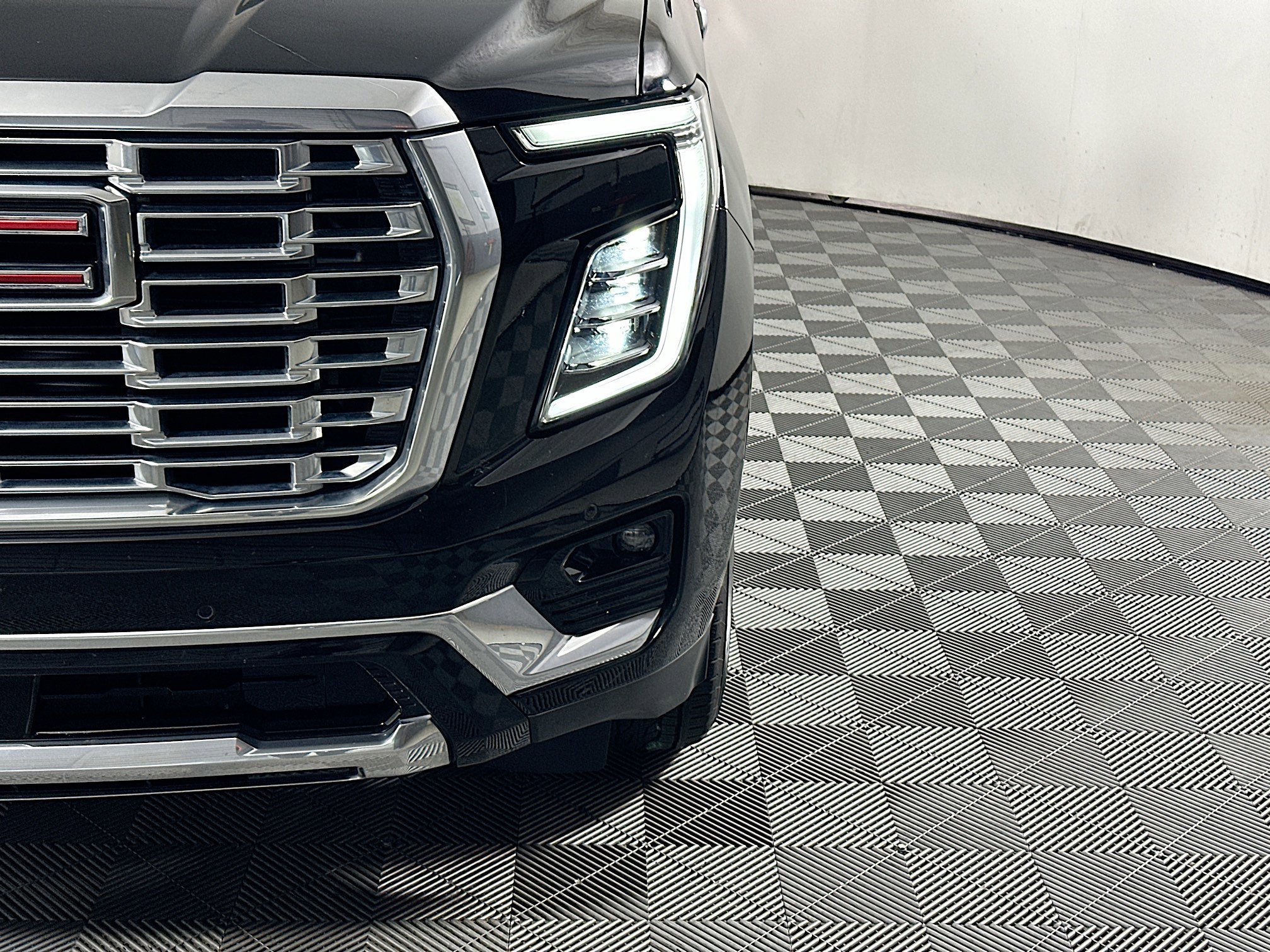 Used 2025 GMC Yukon Denali AWD/4WD image 9