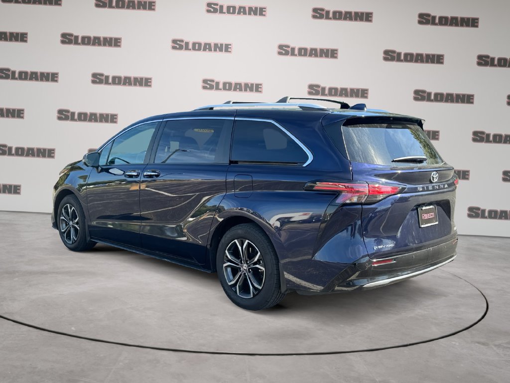 Used 2026 Toyota Sienna Platinum AWD/4WD image 3
