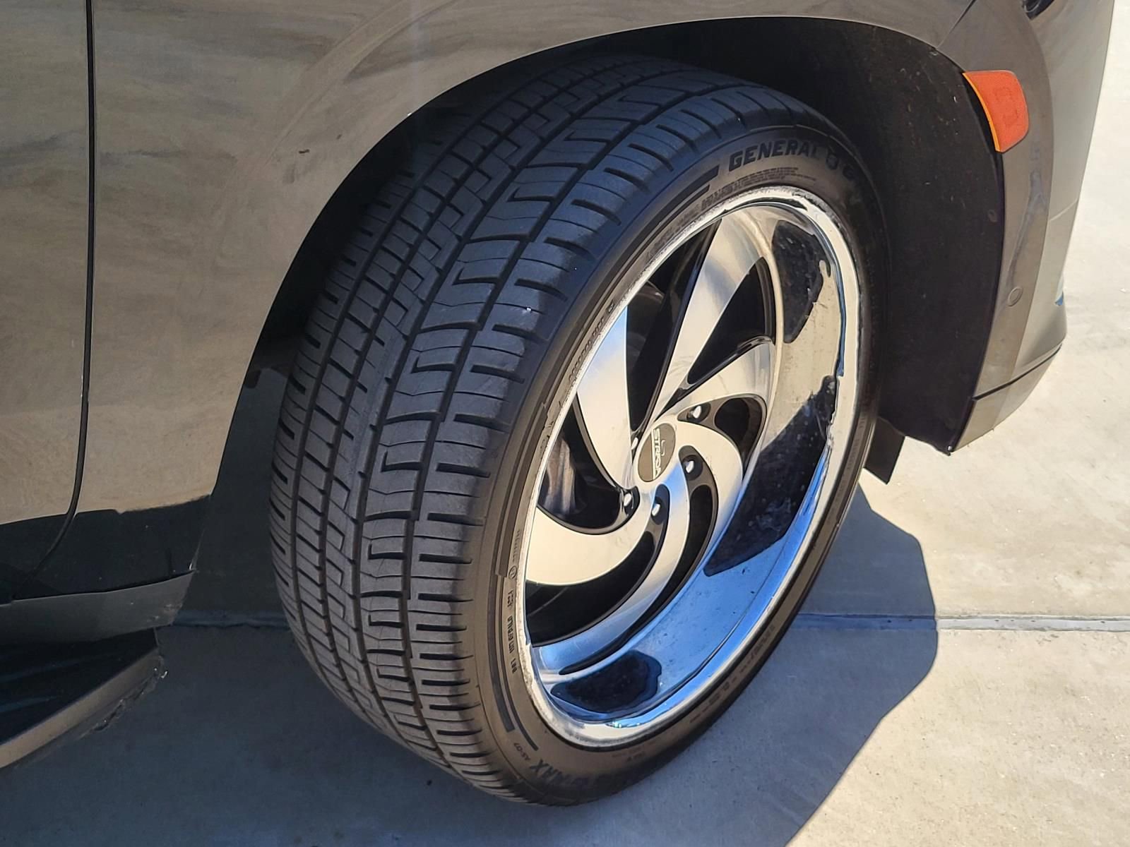 Used 2021 Cadillac Escalade ESV Premium Luxury image 6