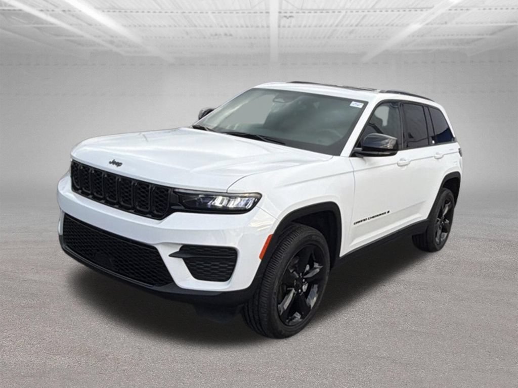 Used 2024 Jeep Grand Cherokee Altitude AWD/4WD image 4