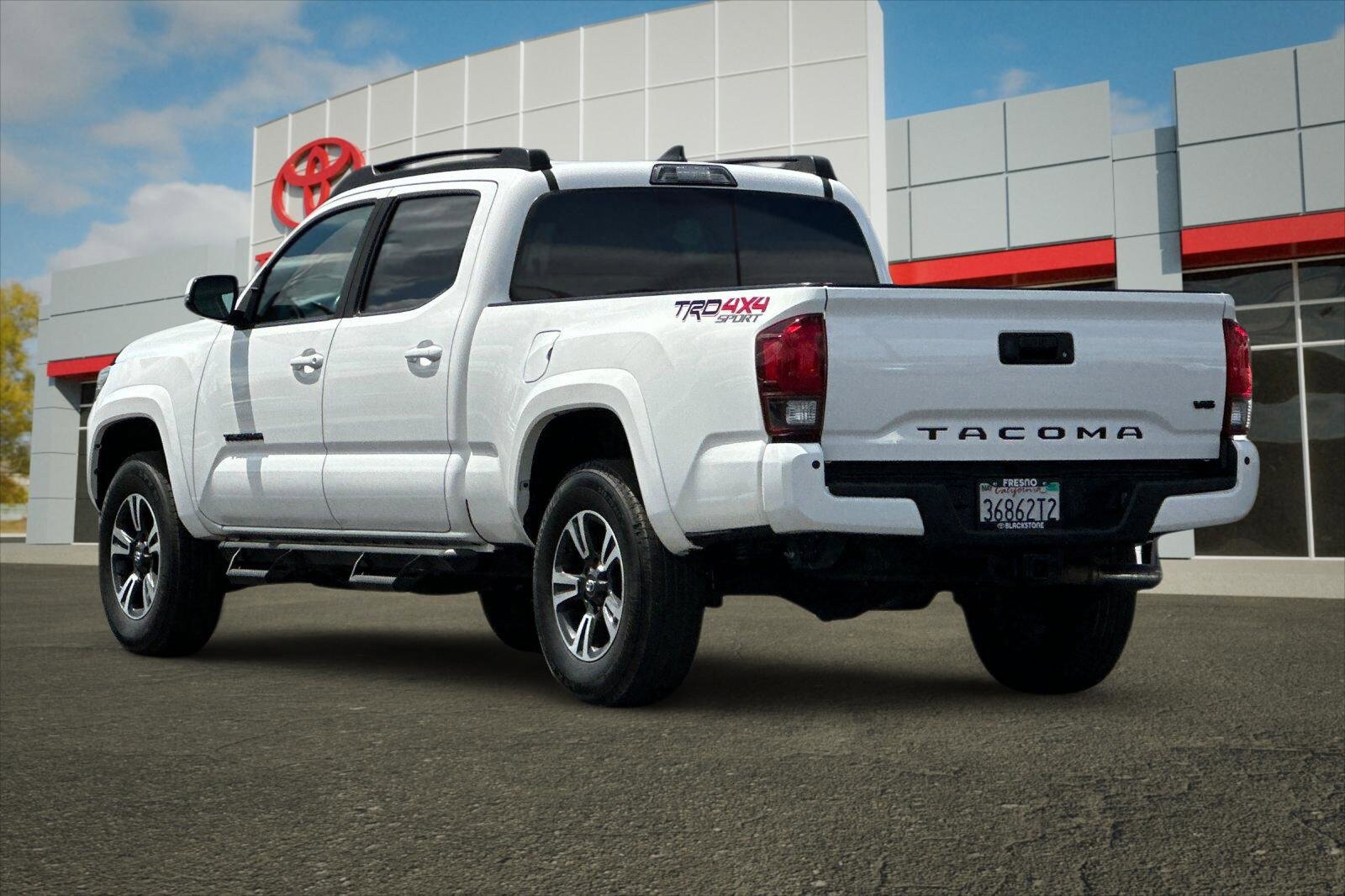 Used 2019 Toyota Tacoma TRD Sport w/ Technology Package AWD/4WD image 5